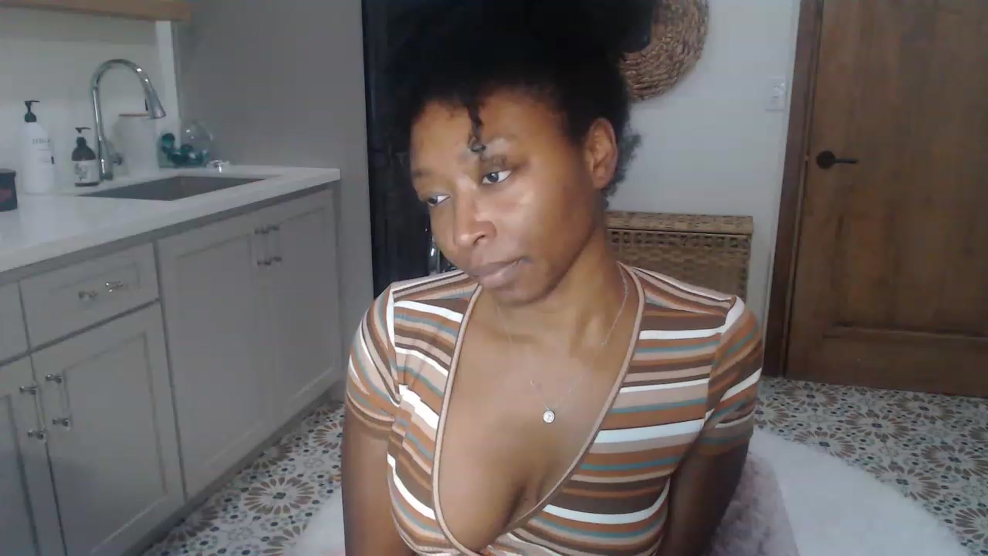 Gallery image thumbnail from SlipperyP_'s myfreecams stream on, 01/02/2023, 07:46 image 10 of 20