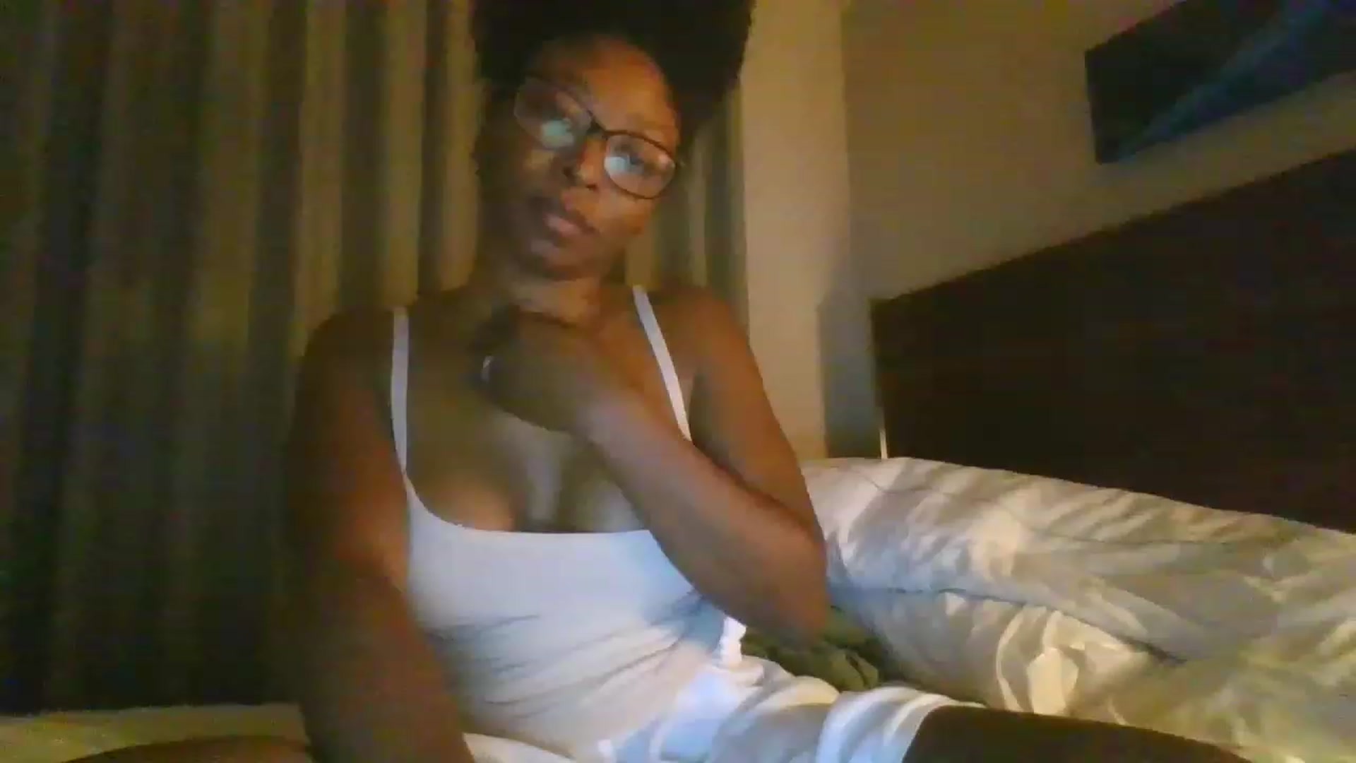 Gallery image thumbnail from SlipperyP_'s myfreecams stream on, 01/17/2023, 05:08 image 3 of 20
