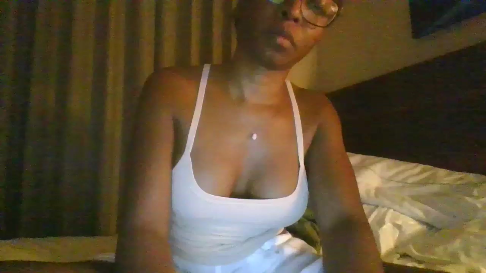 Gallery image thumbnail from SlipperyP_'s myfreecams stream on, 01/17/2023, 05:08 image 18 of 20