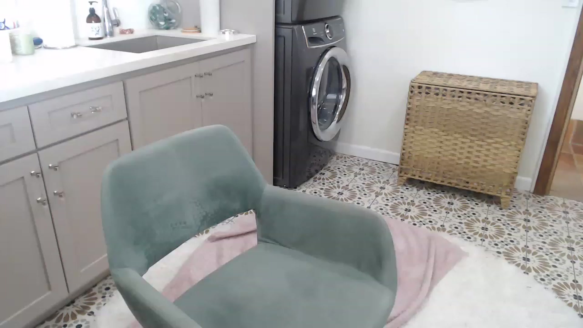 Gallery image thumbnail from SlipperyP_'s myfreecams stream on, 02/27/2023, 17:42 image 17 of 20