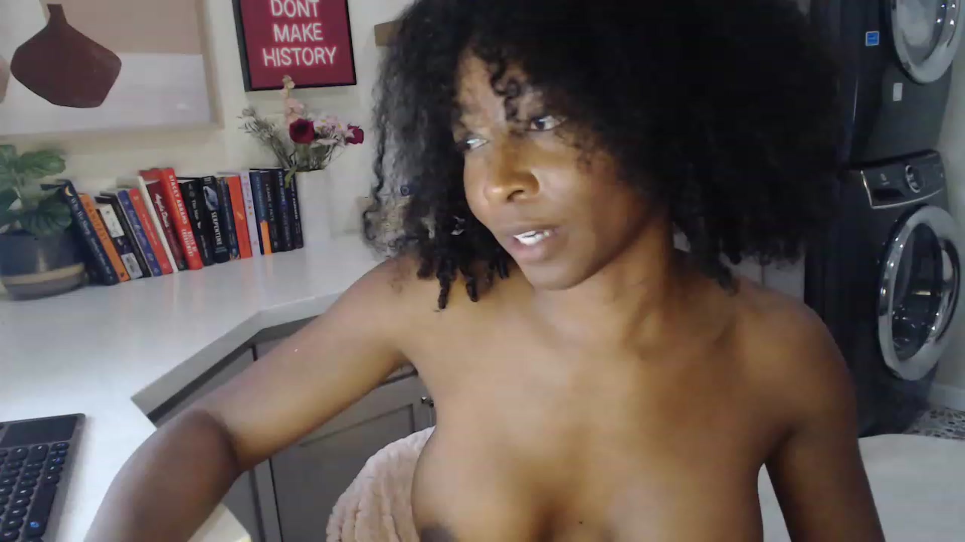 Gallery image thumbnail from SlipperyP_'s myfreecams stream on, 03/04/2023, 14:17 image 7 of 20
