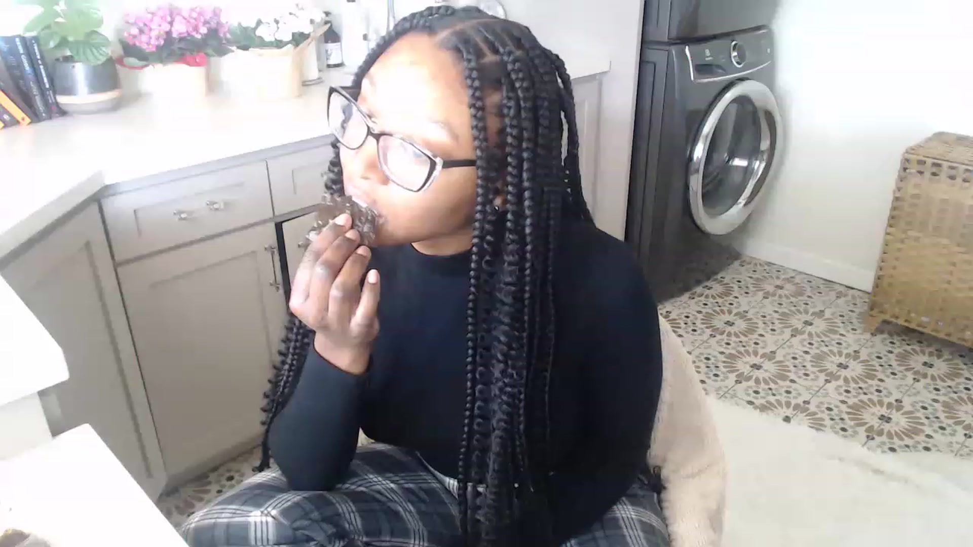 Gallery image thumbnail from SlipperyP_'s myfreecams stream on, 04/18/2023, 21:25 image 6 of 20