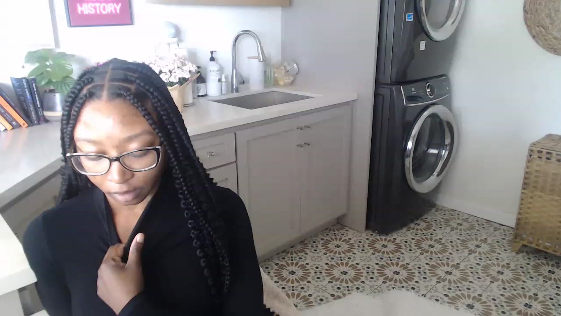 Gallery image thumbnail from SlipperyP_'s myfreecams stream on, 04/18/2023, 21:25 image 1 of 20