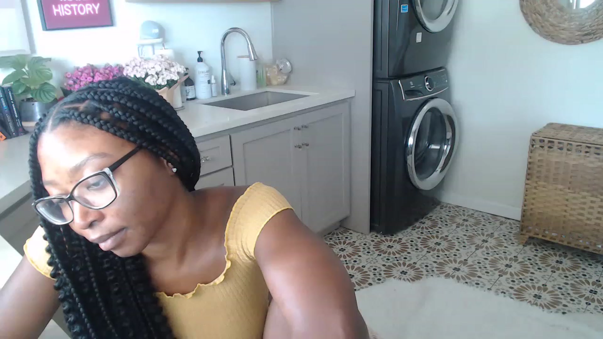 Gallery image thumbnail from SlipperyP_'s myfreecams stream on, 04/18/2023, 21:25 image 18 of 20