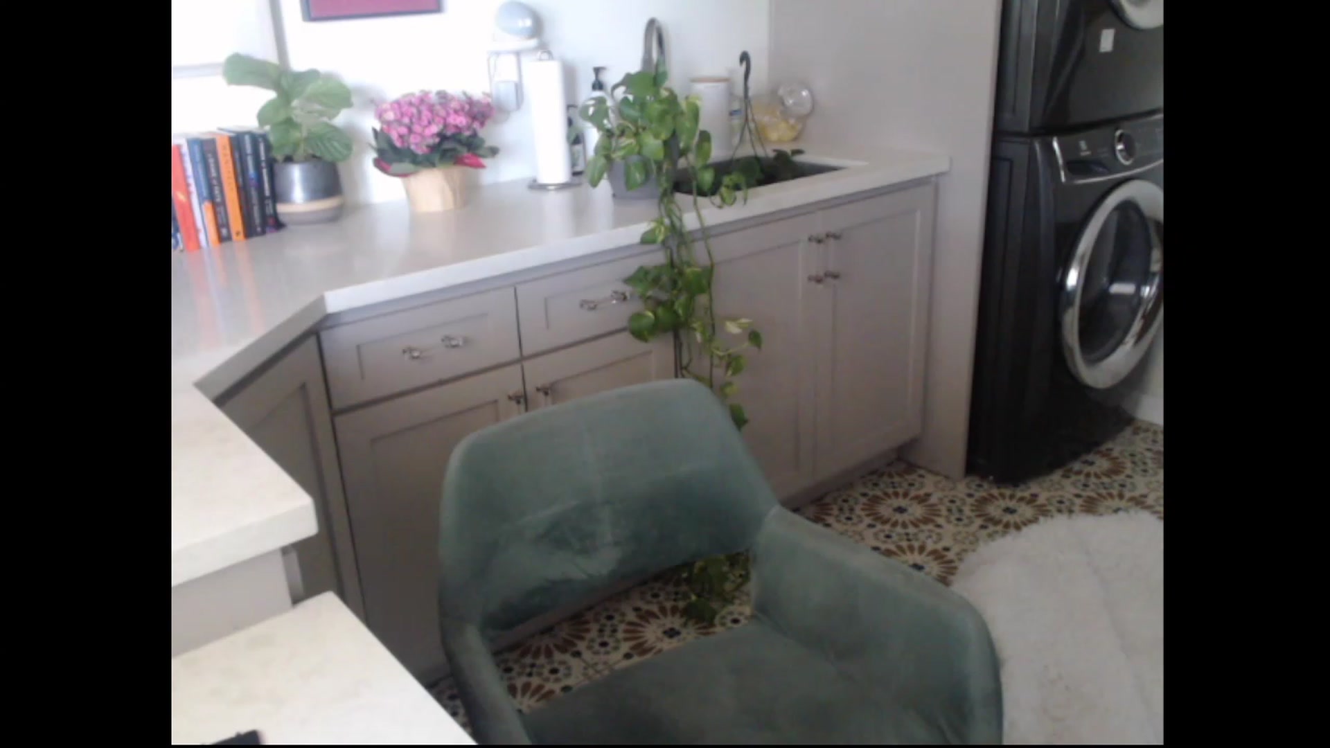 Gallery image thumbnail from SlipperyP_'s myfreecams stream on, 04/24/2023, 03:14 image 6 of 20