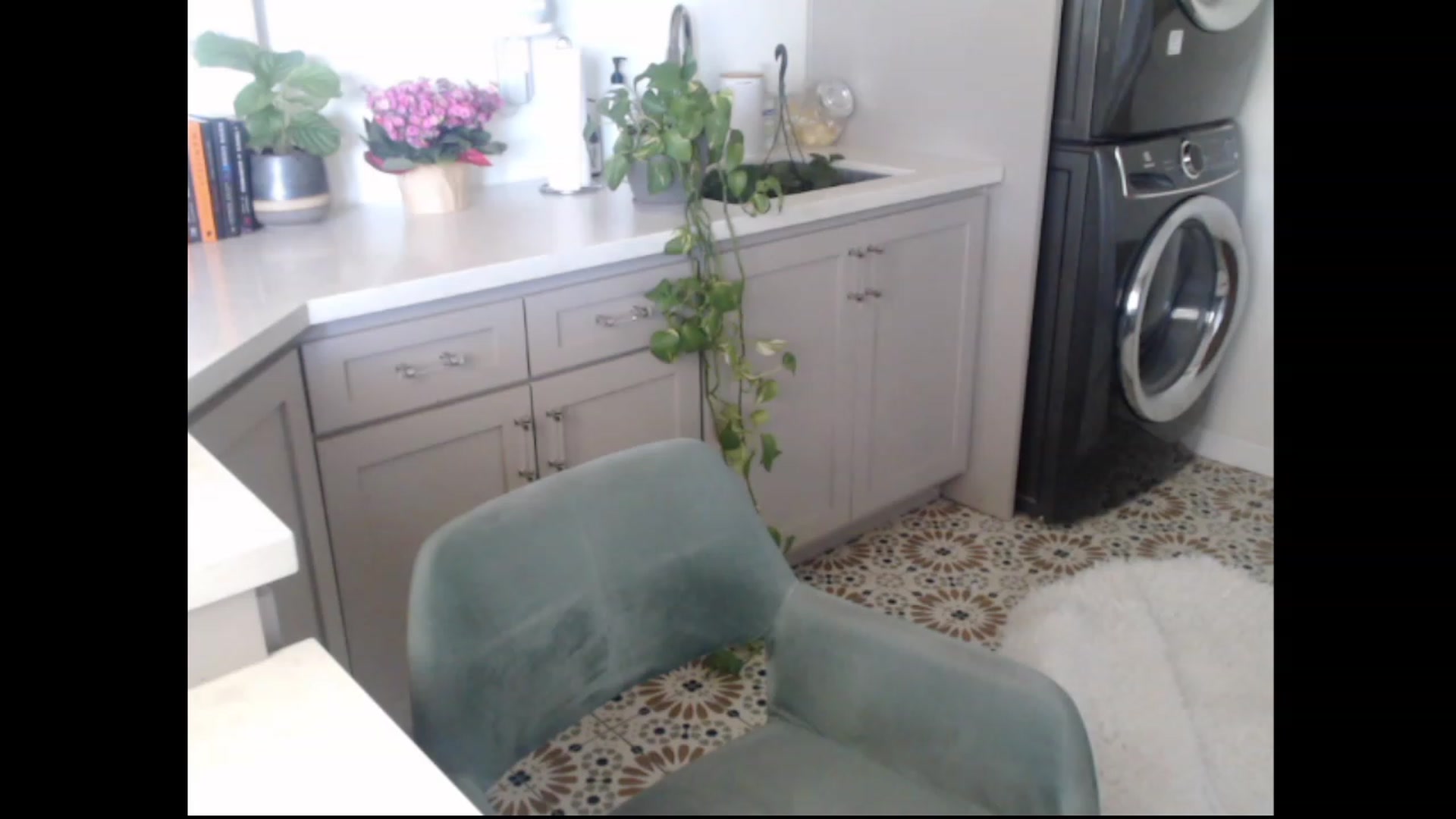 Gallery image thumbnail from SlipperyP_'s myfreecams stream on, 04/24/2023, 03:14 image 3 of 20