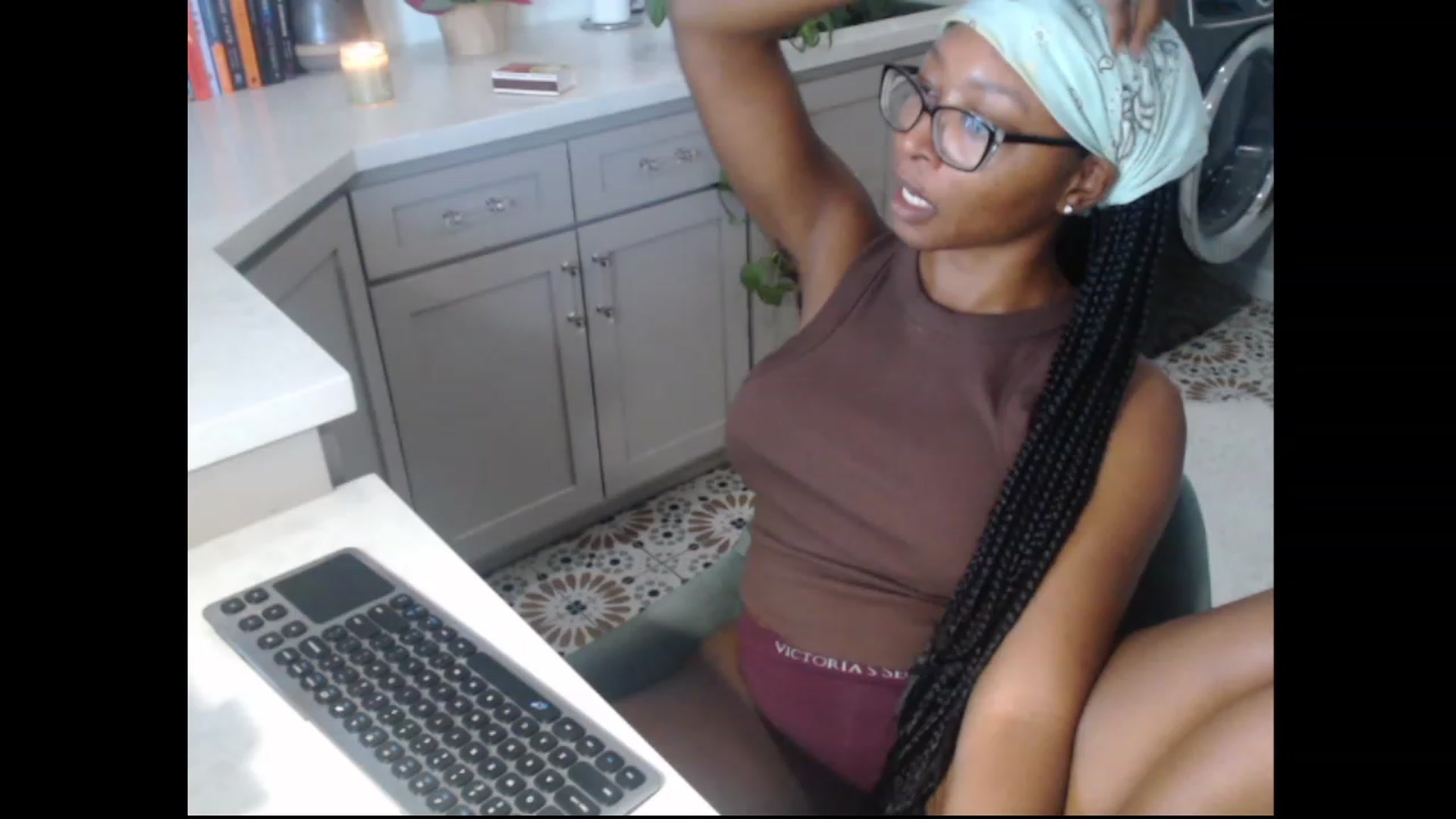 Gallery image thumbnail from SlipperyP_'s myfreecams stream on, 04/24/2023, 03:14 image 10 of 20