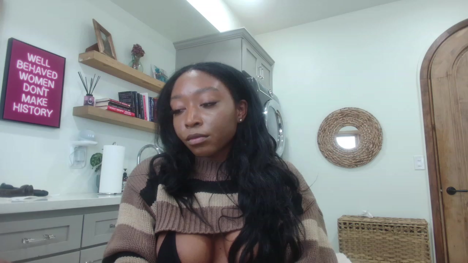 Gallery image thumbnail from SlipperyP_'s myfreecams stream on, 12/13/2023, 19:46 image 5 of 20