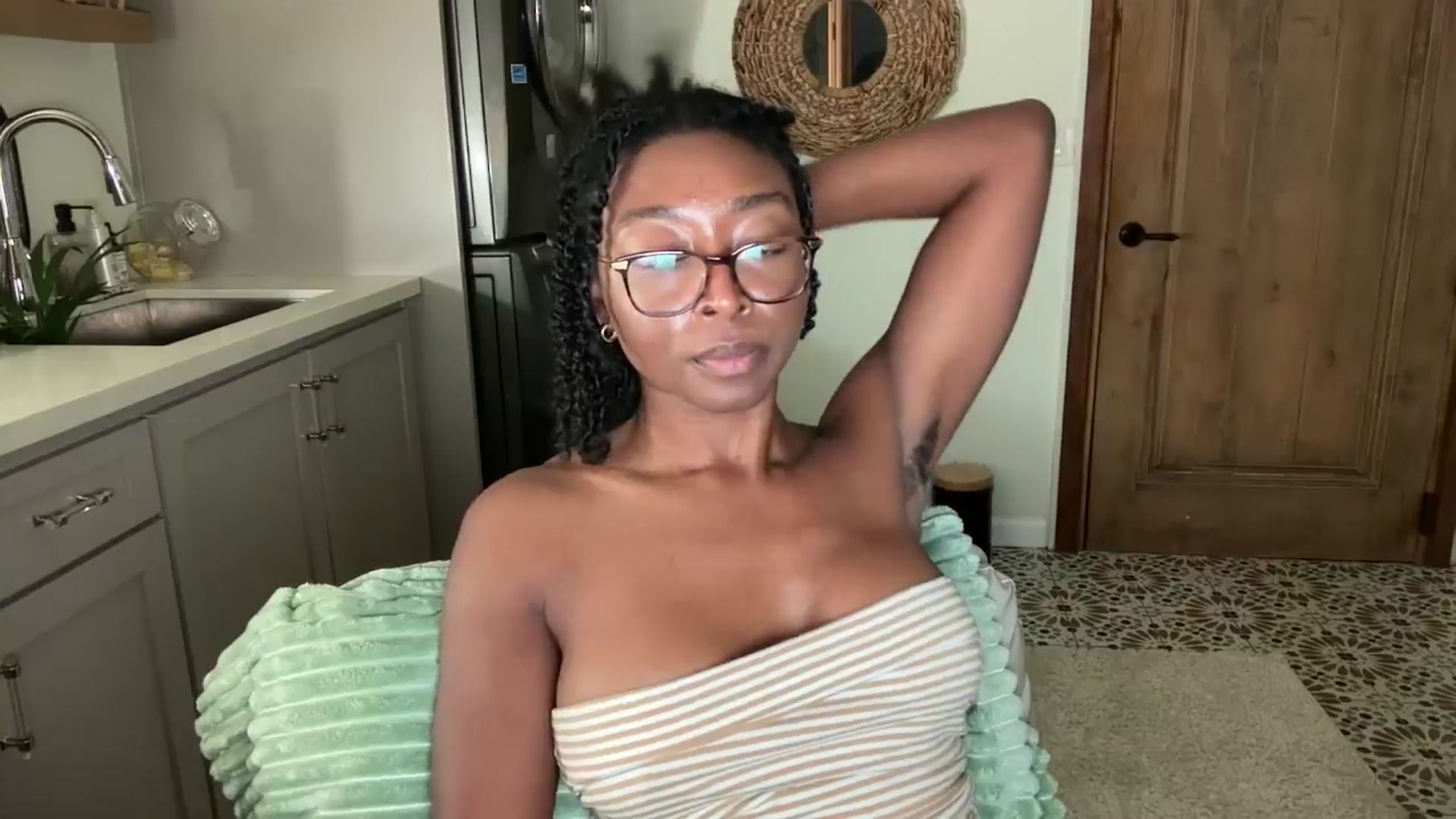 Gallery image thumbnail from SlipperyP_'s myfreecams stream on, 03/21/2025, 09:55 image 18 of 20