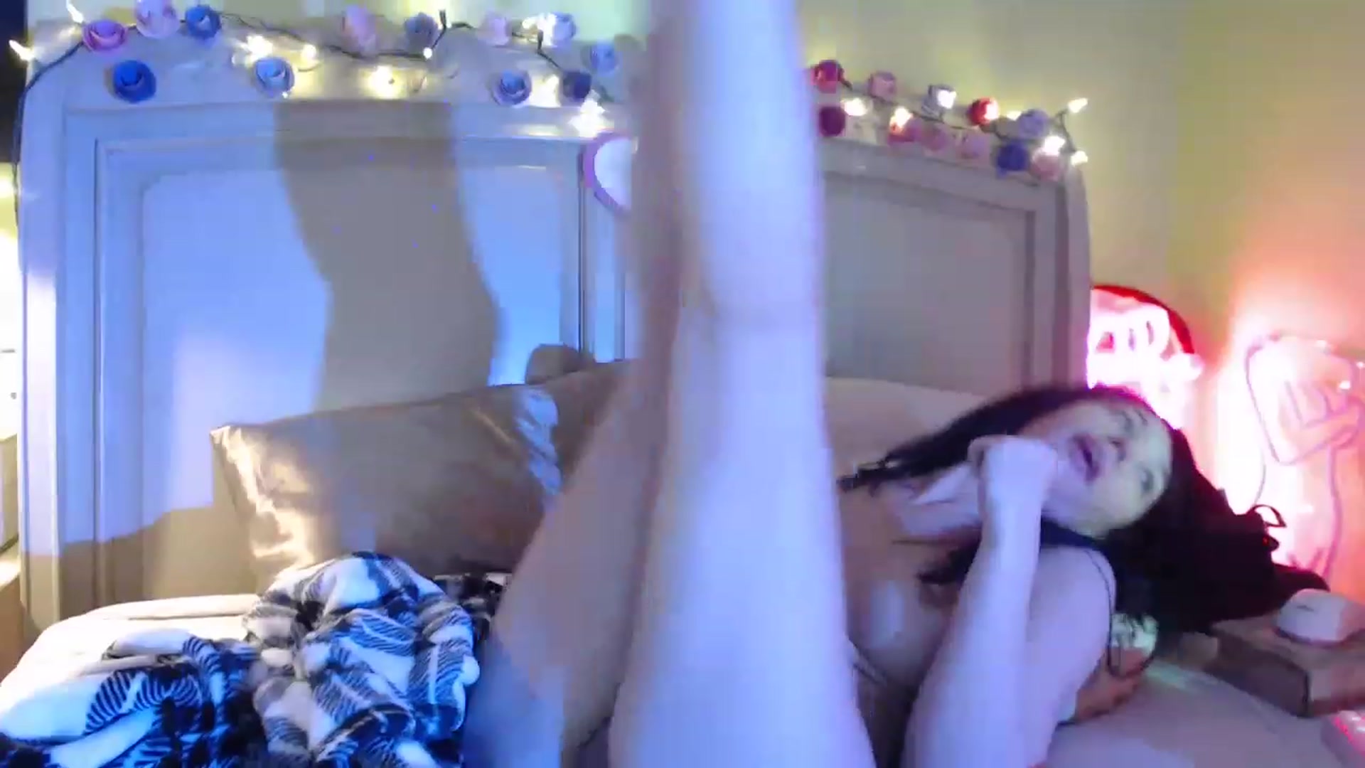 Gallery image thumbnail from SlottyBarista's myfreecams stream on, 12/28/2022, 07:52 image 9 of 20
