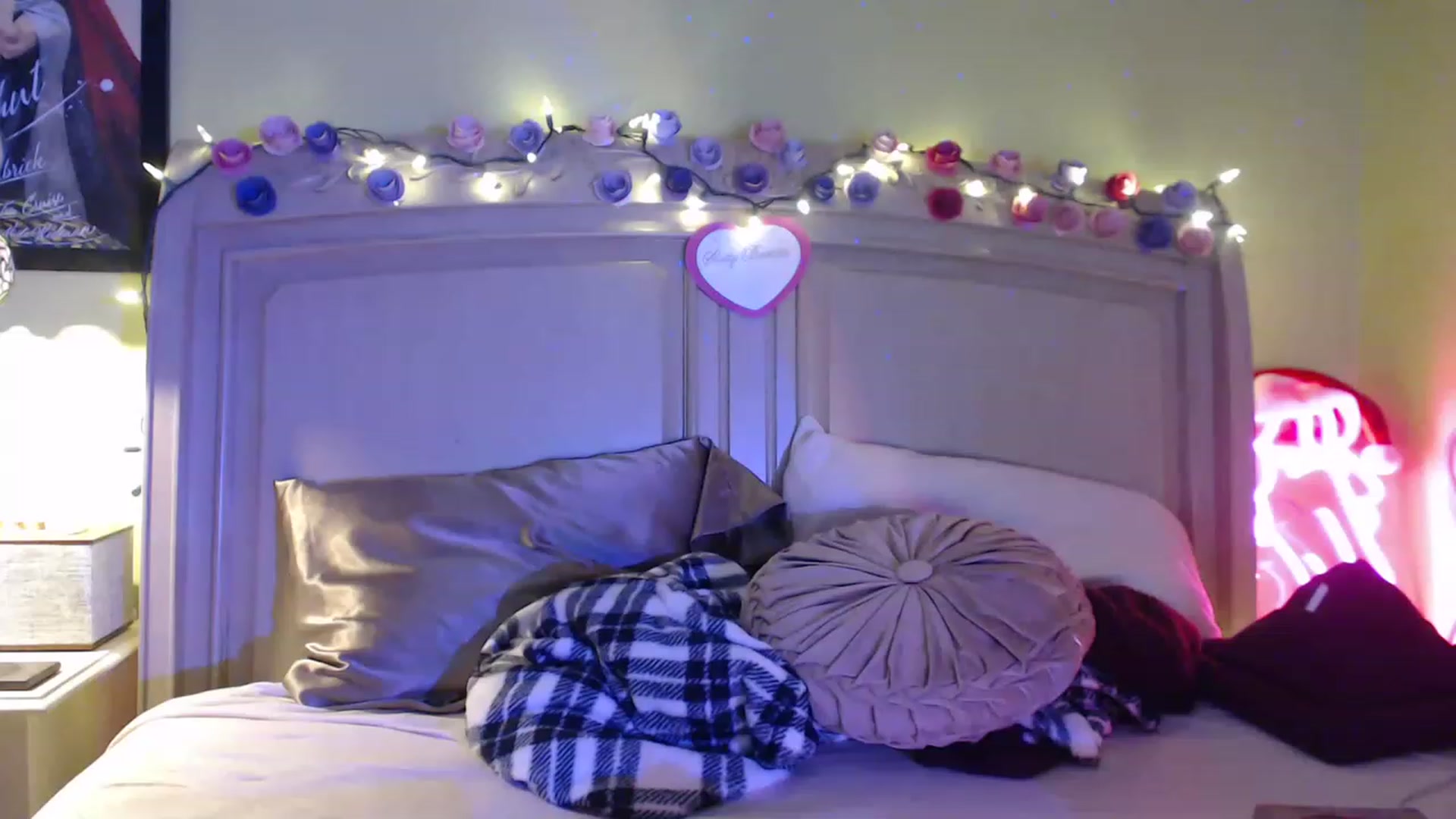 Gallery image thumbnail from SlottyBarista's myfreecams stream on, 12/29/2022, 08:24 image 5 of 20