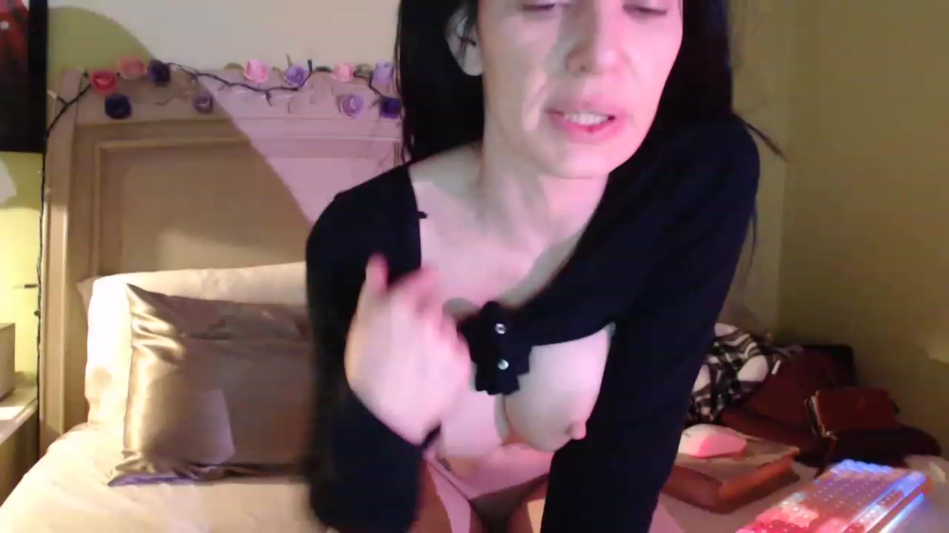 Gallery image thumbnail from SlottyBarista's myfreecams stream on, 03/24/2023, 08:15 image 3 of 20