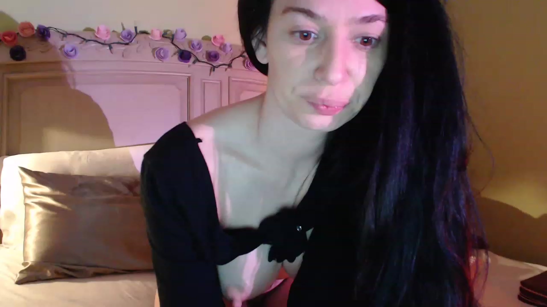 Gallery image thumbnail from SlottyBarista's myfreecams stream on, 03/24/2023, 08:15 image 16 of 20