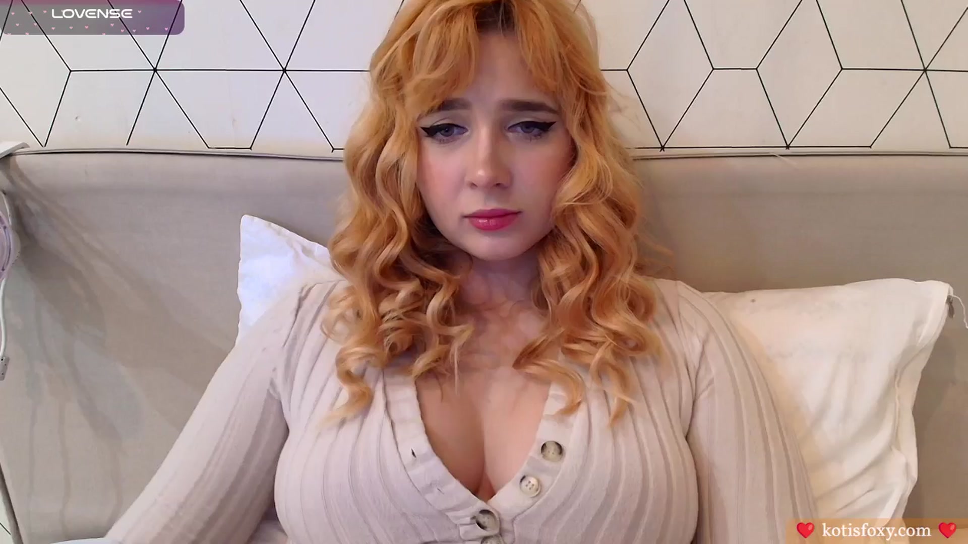 Gallery image thumbnail from Slutty_Kat's myfreecams stream on, 11/08/2025, 21:53 image 9 of 20