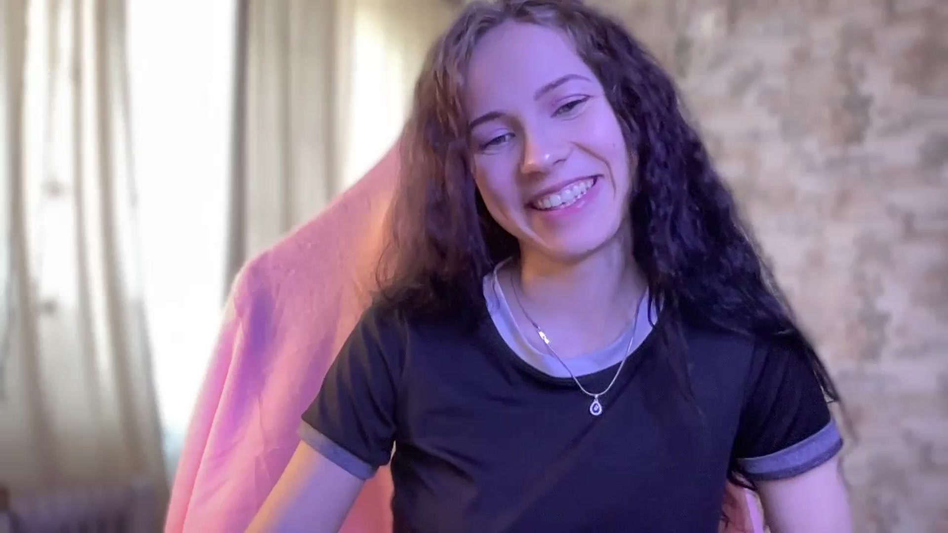 Gallery image thumbnail from Small_Emma0's myfreecams stream on, 04/12/2024, 11:24 image 6 of 20