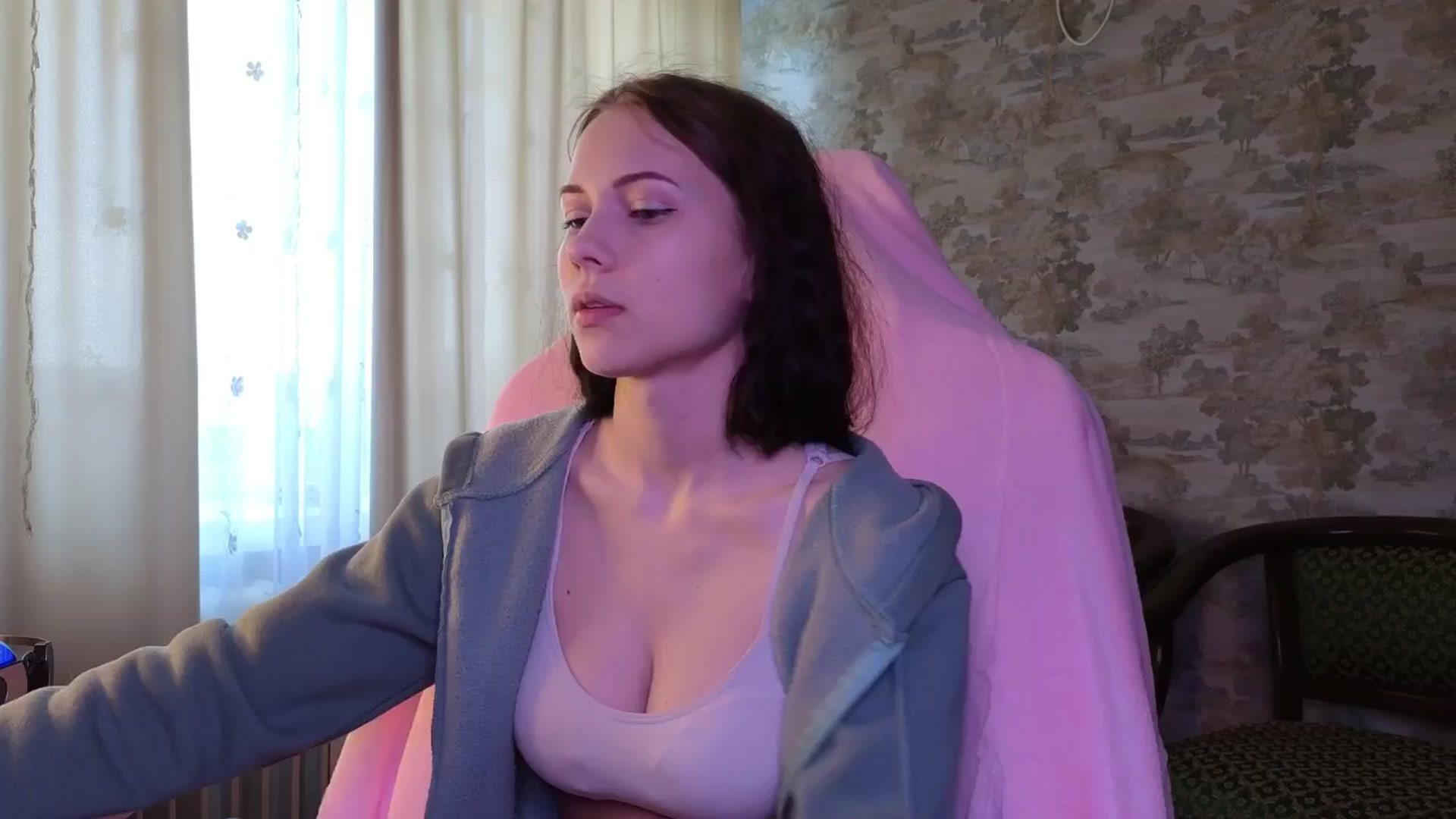 Gallery image thumbnail from Small_Emma0's myfreecams stream on, 05/07/2024, 10:40 image 8 of 20