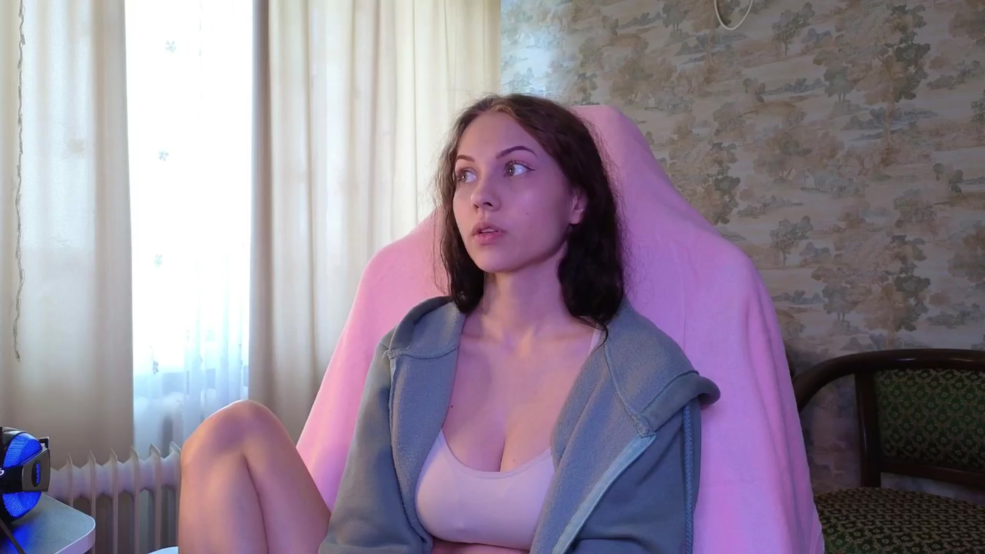 Gallery image thumbnail from Small_Emma0's myfreecams stream on, 05/07/2024, 11:42 image 9 of 20