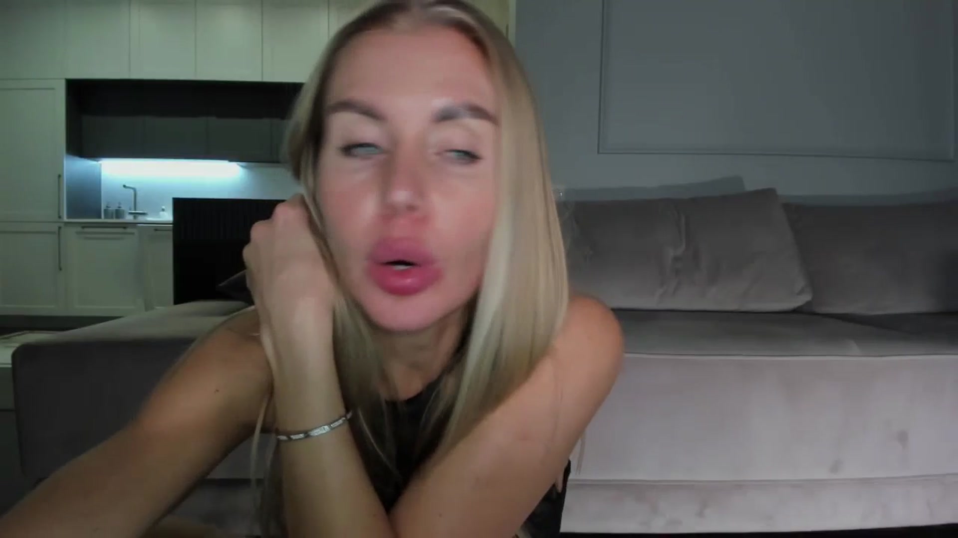 Gallery image thumbnail from Smart_Cat's myfreecams stream on, 03/31/2024, 24:37 image 7 of 20