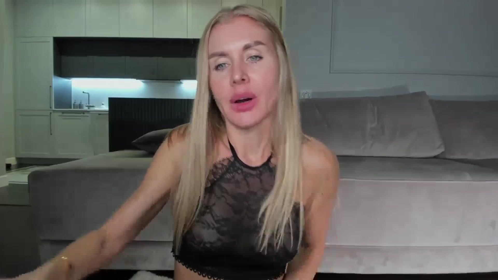 Gallery image thumbnail from Smart_Cat's myfreecams stream on, 03/31/2024, 24:37 image 13 of 20