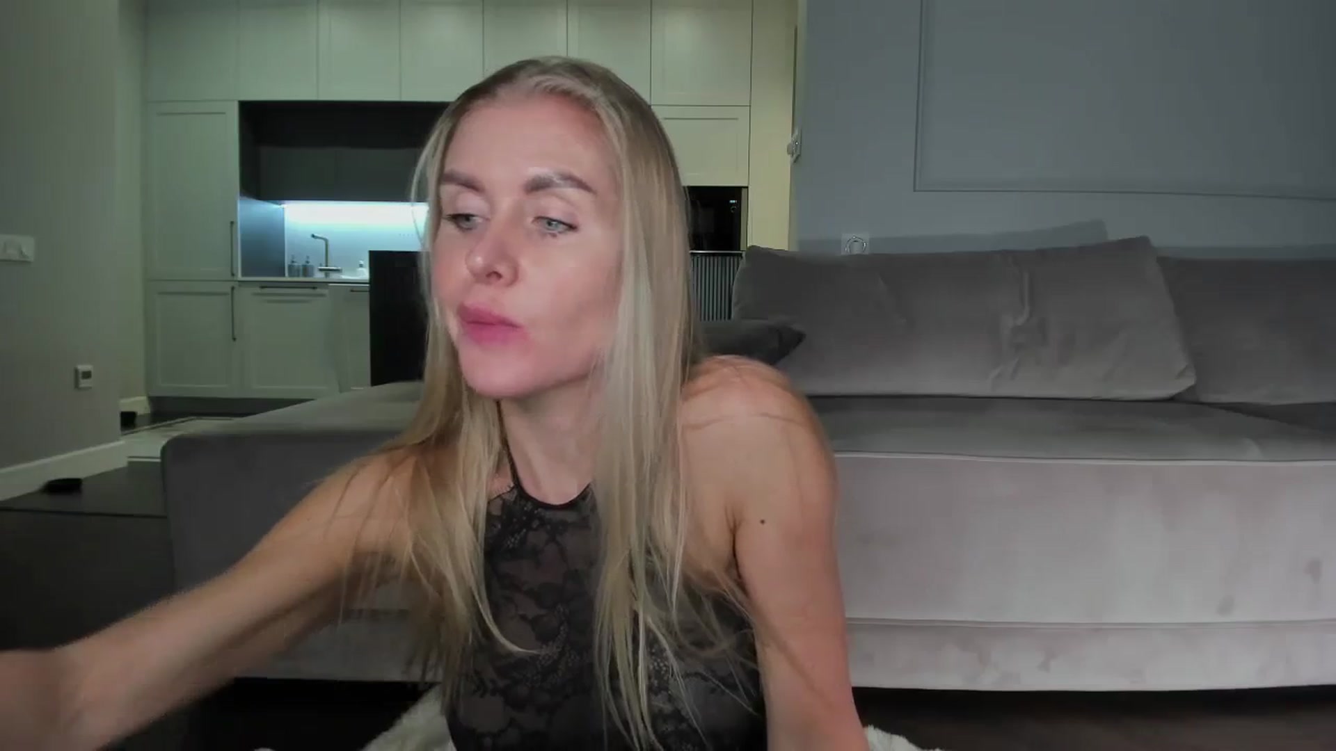 Gallery image thumbnail from Smart_Cat's myfreecams stream on, 03/31/2024, 24:37 image 18 of 20