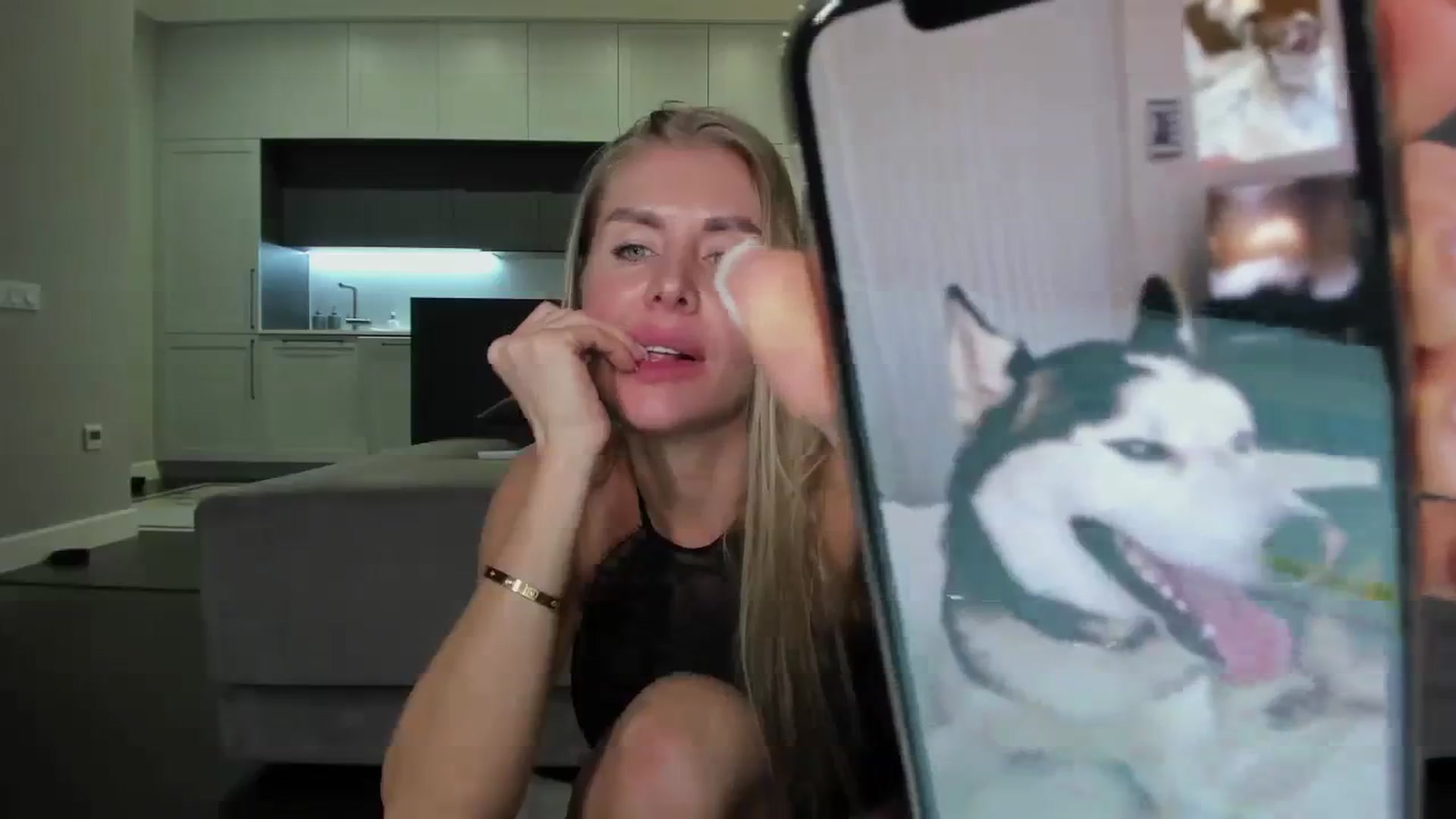 Gallery image thumbnail from Smart_Cat's myfreecams stream on, 03/31/2024, 02:22 image 18 of 20