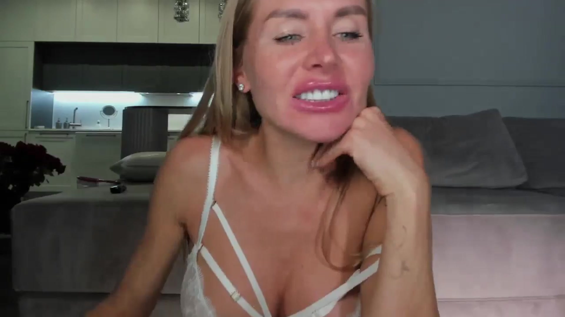 Gallery image thumbnail from Smart_Cat's myfreecams stream on, 06/03/2024, 02:57 image 5 of 20