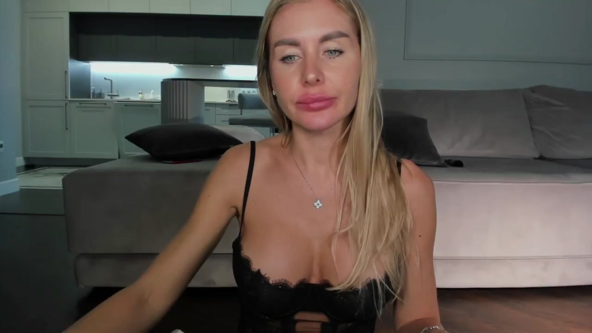 Gallery image thumbnail from Smart_Cat's myfreecams stream on, 06/15/2024, 02:39 image 17 of 20