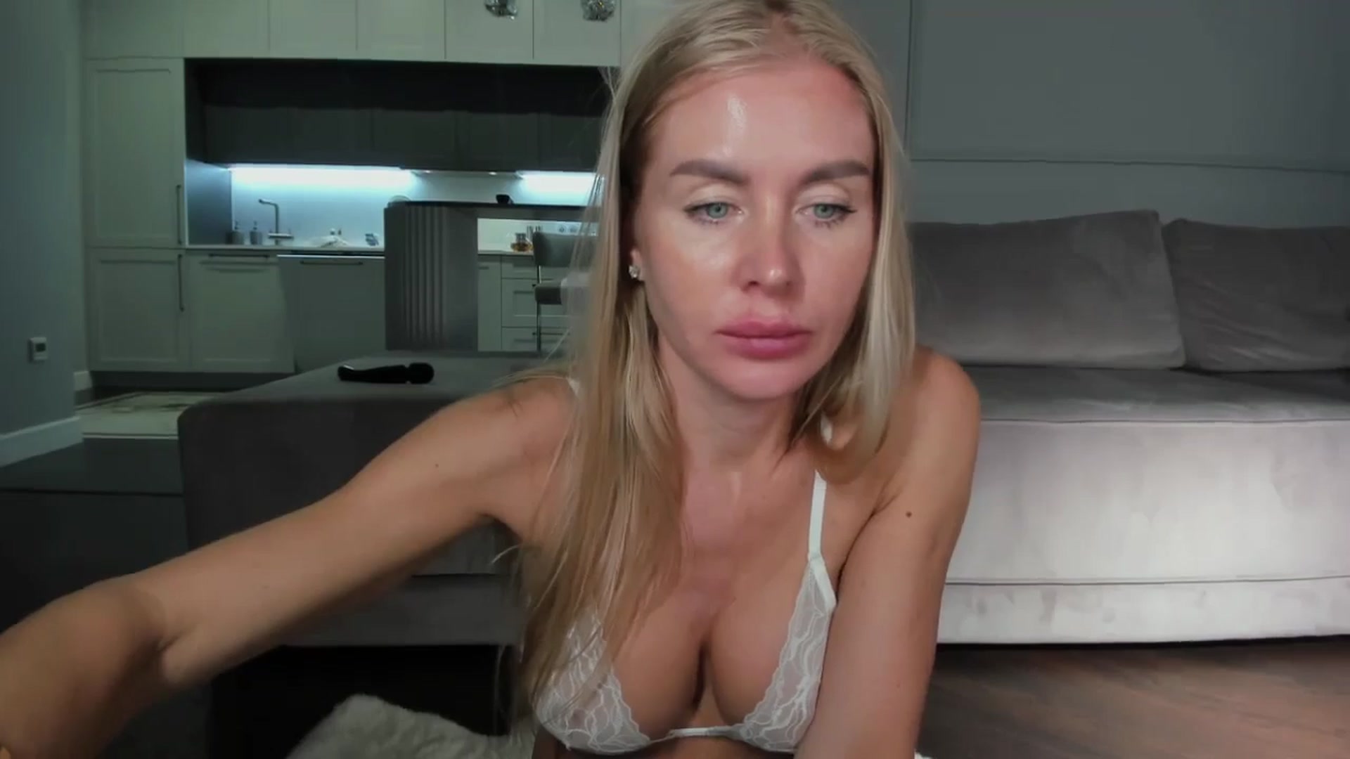 Gallery image thumbnail from Smart_Cat's myfreecams stream on, 06/21/2024, 03:07 image 3 of 20