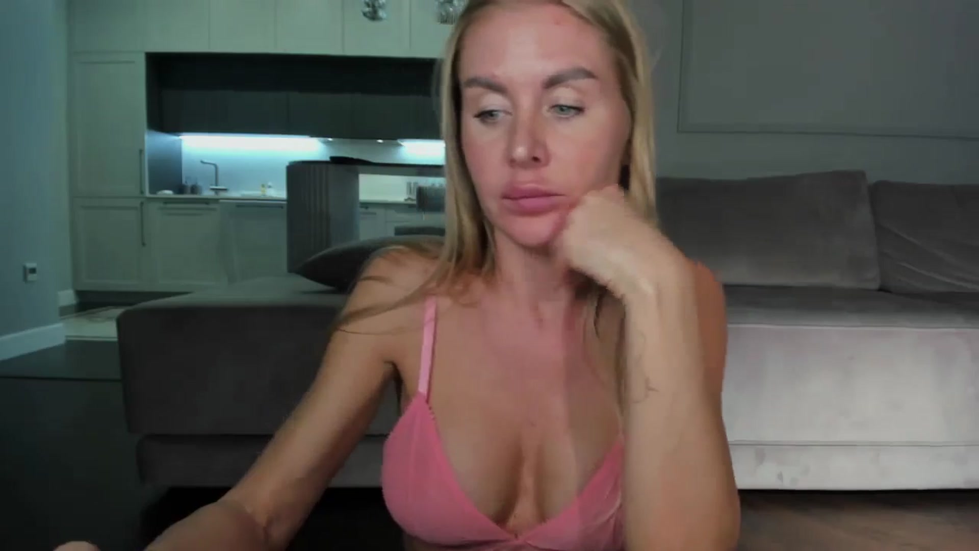 Gallery image thumbnail from Smart_Cat's myfreecams stream on, 06/26/2024, 03:55 image 16 of 20
