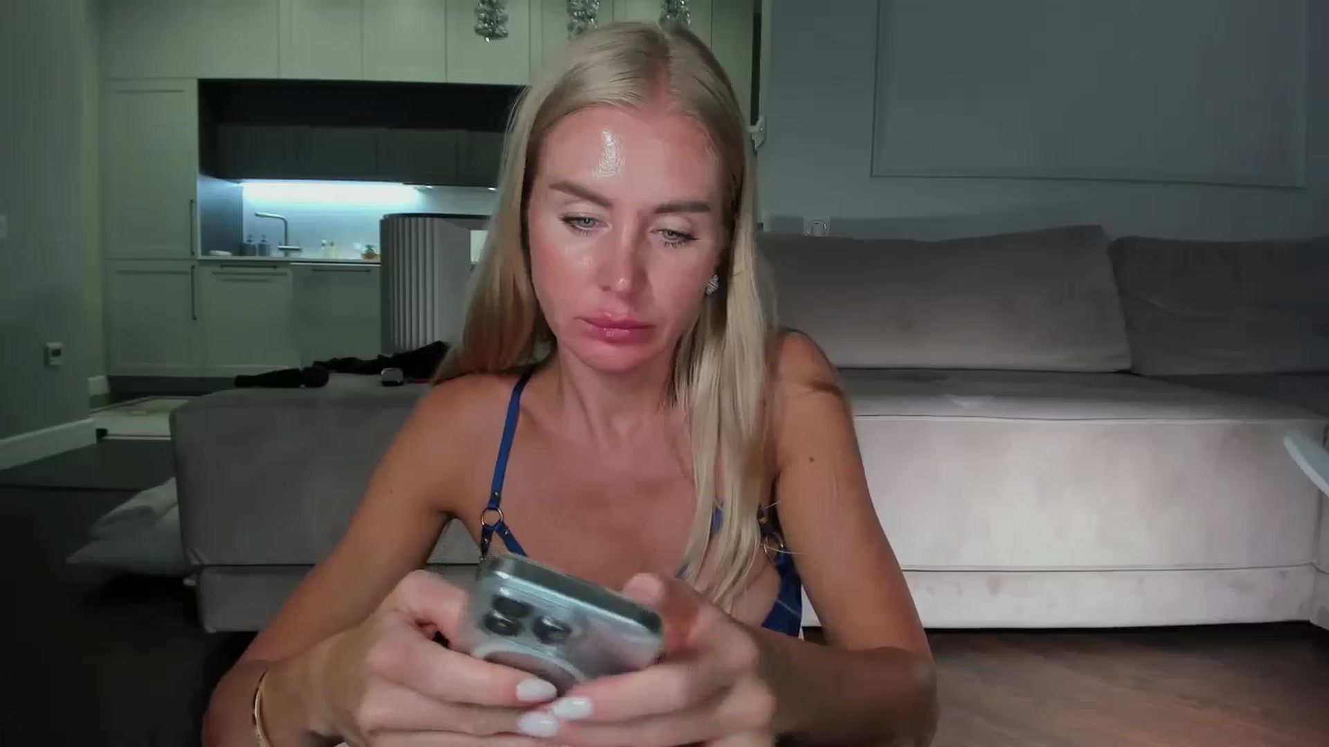 Gallery image thumbnail from Smart_Cat's myfreecams stream on, 07/16/2024, 24:01 image 16 of 20