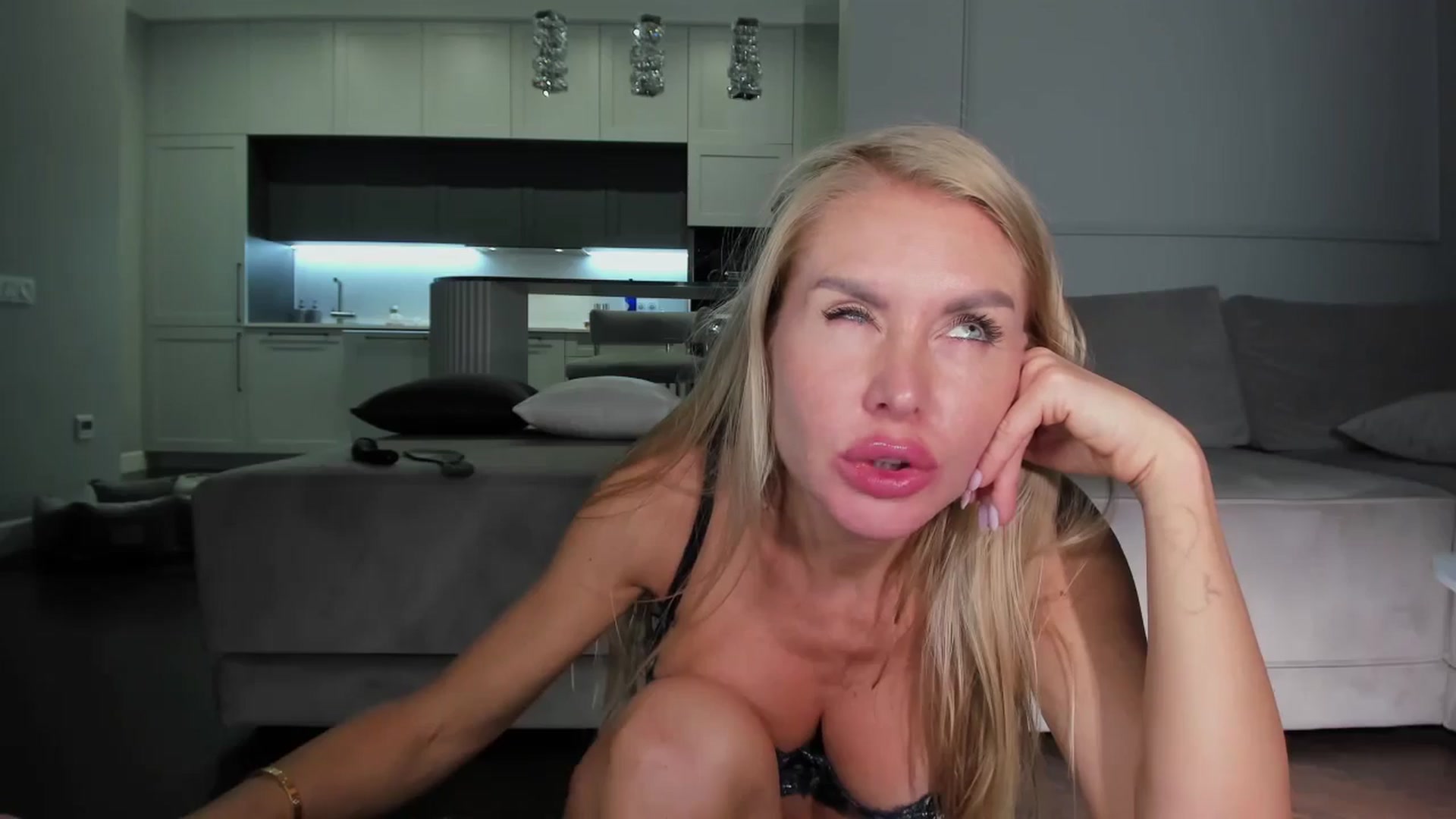 Gallery image thumbnail from Smart_Cat's myfreecams stream on, 07/27/2024, 01:28 image 18 of 20