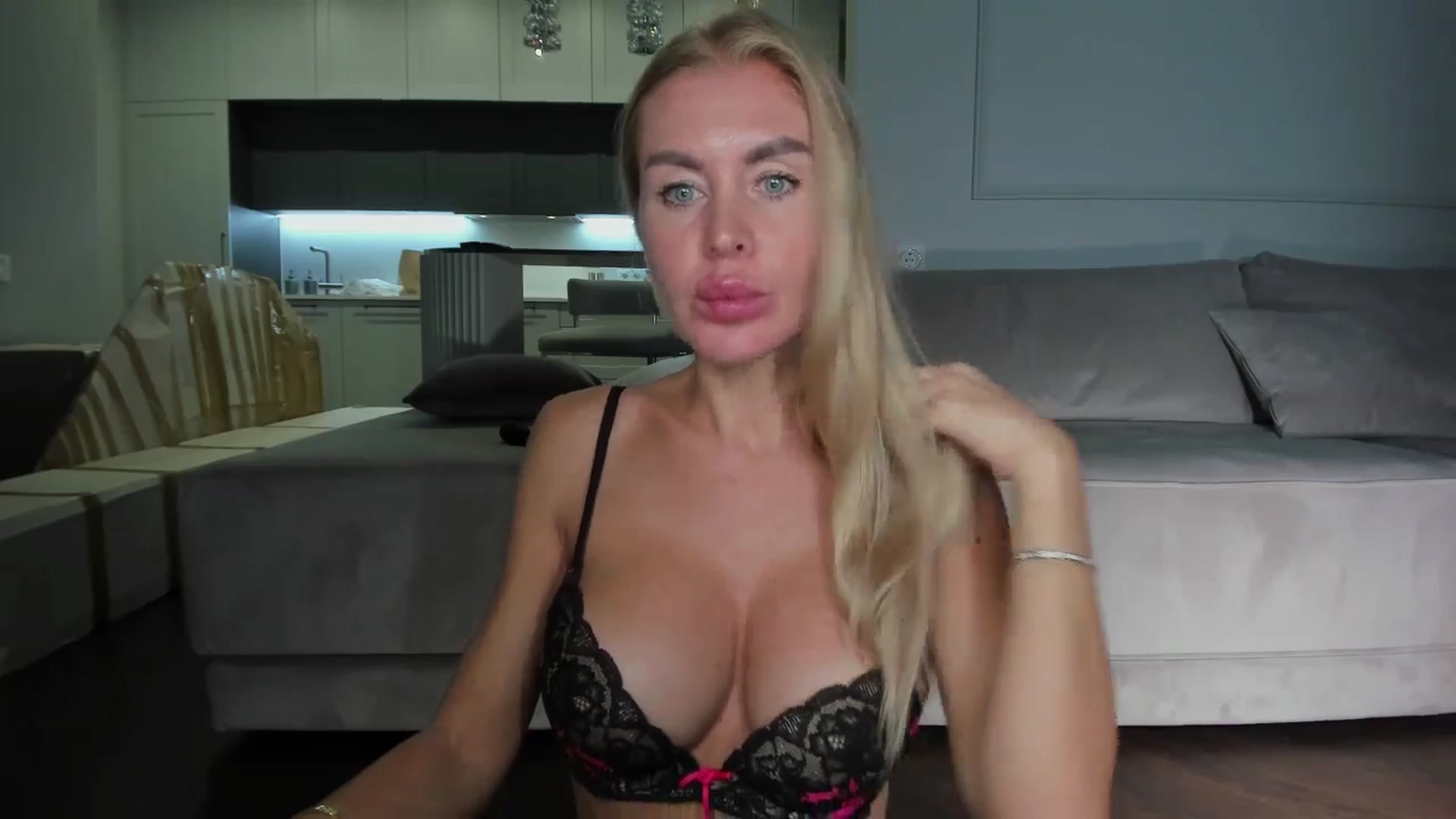 Gallery image thumbnail from Smart_Cat's myfreecams stream on, 07/31/2024, 03:42 image 8 of 20