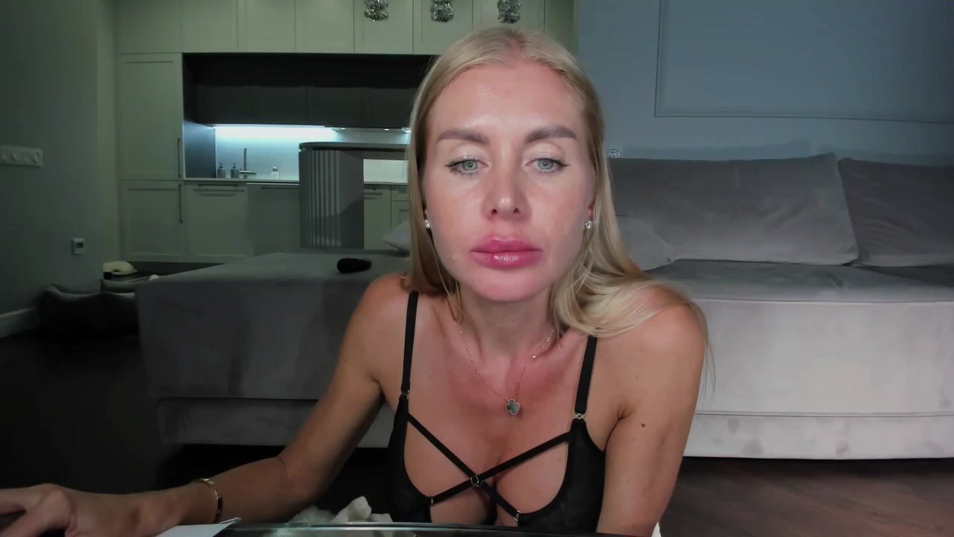 Gallery image thumbnail from Smart_Cat's myfreecams stream on, 08/08/2024, 24:03 image 13 of 20
