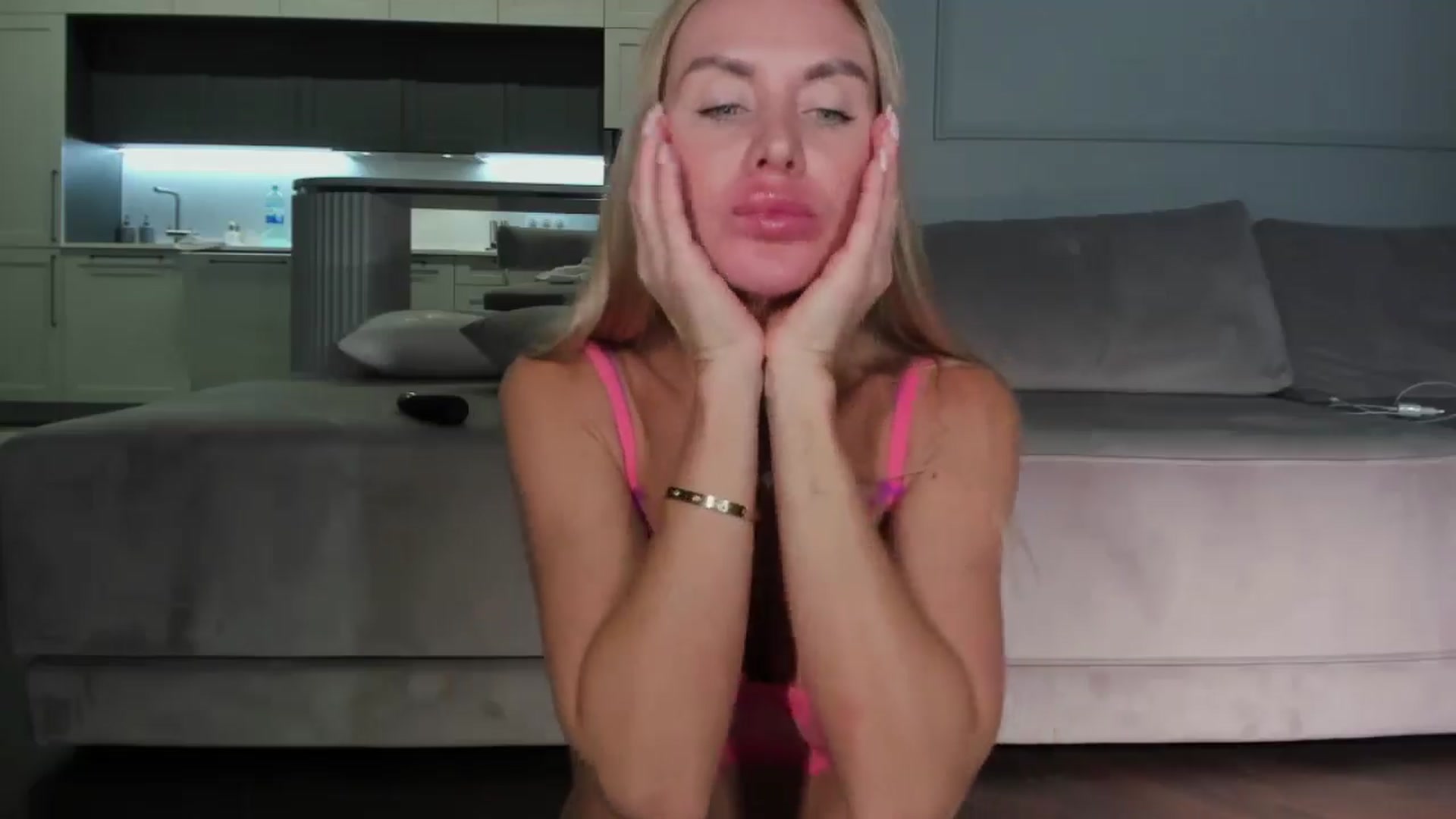 Gallery image thumbnail from Smart_Cat's myfreecams stream on, 08/13/2024, 01:56 image 13 of 20