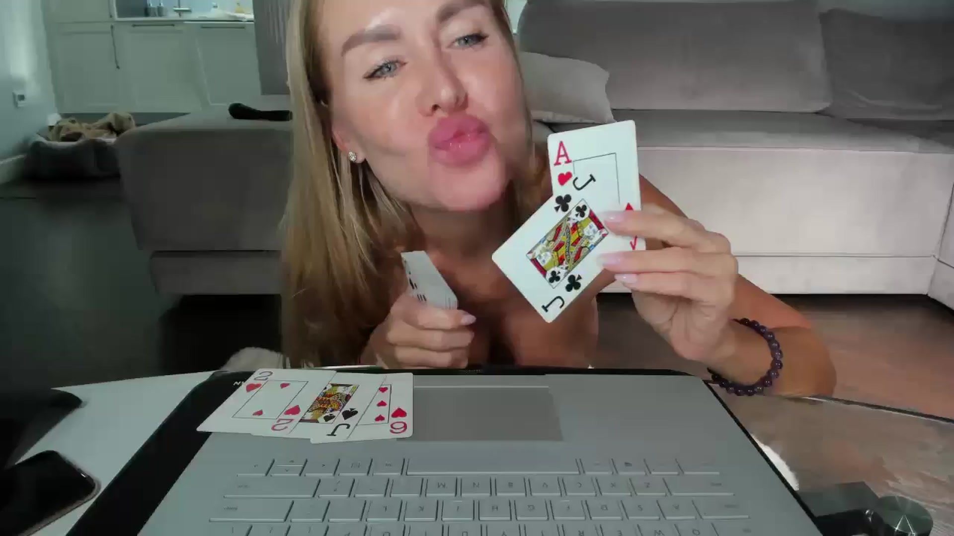Gallery image thumbnail from Smart_Cat's myfreecams stream on, 08/16/2024, 03:41 image 9 of 20