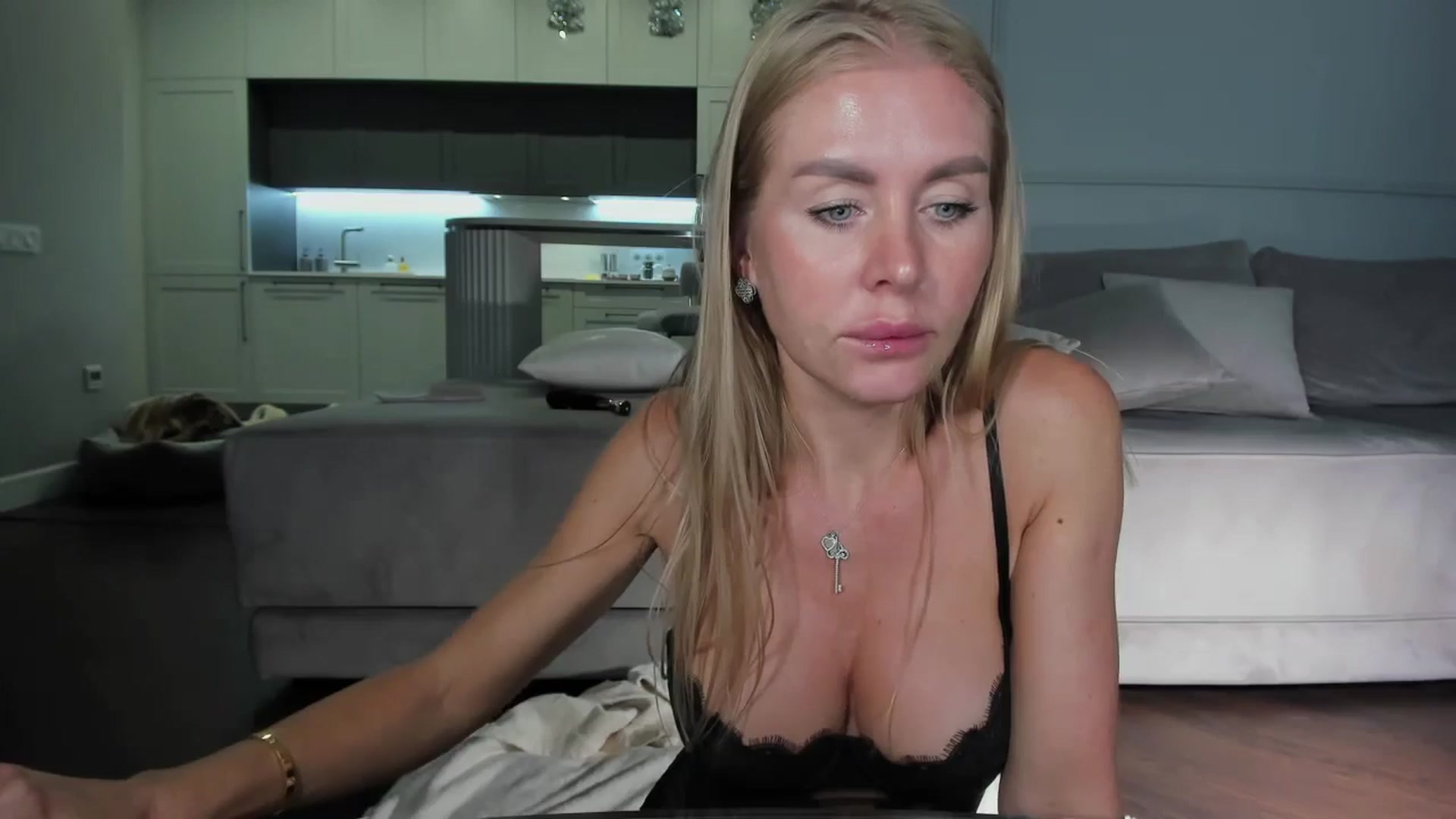 Gallery image thumbnail from Smart_Cat's myfreecams stream on, 08/24/2024, 03:33 image 3 of 20