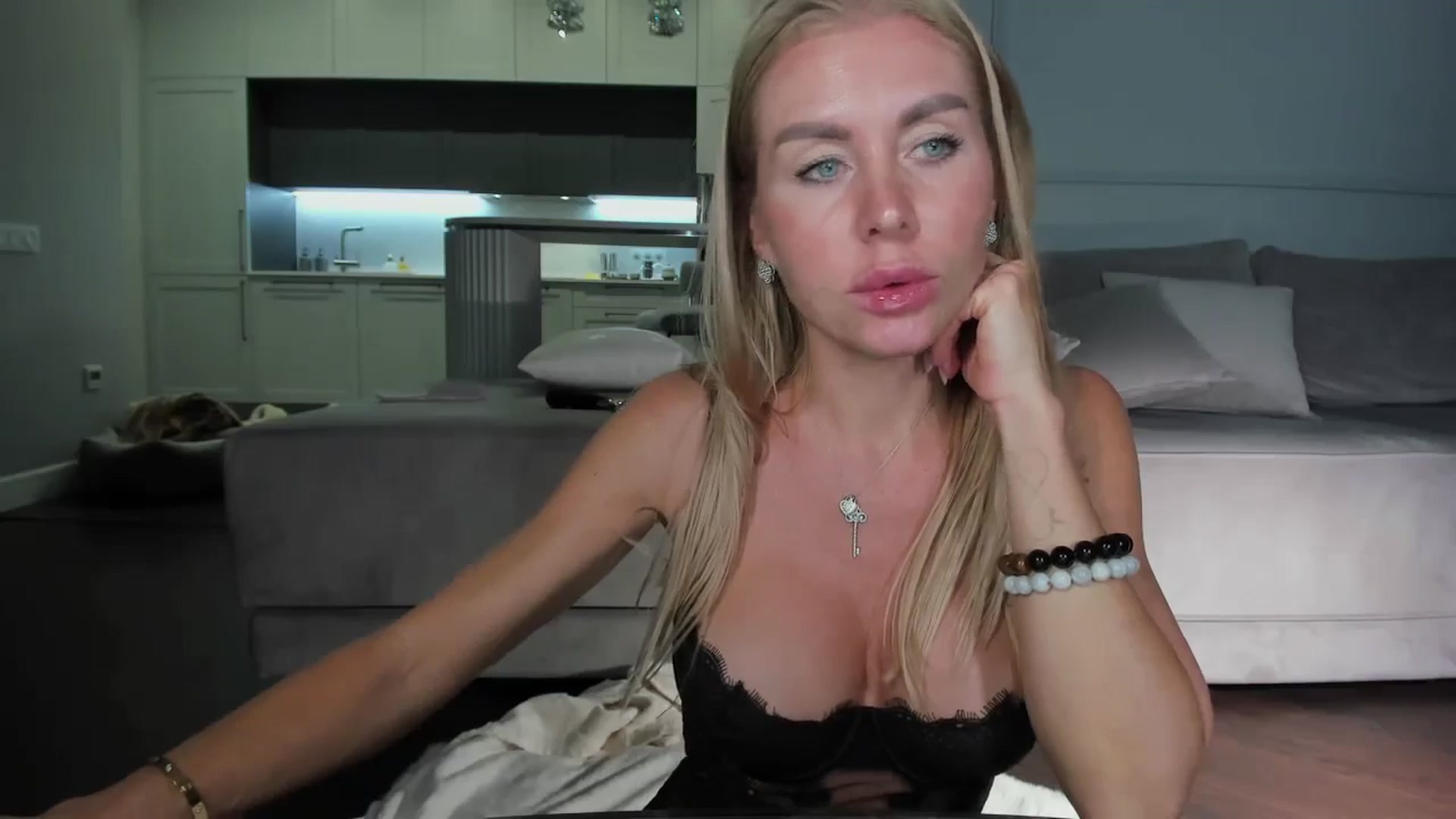 Gallery image thumbnail from Smart_Cat's myfreecams stream on, 08/24/2024, 03:33 image 2 of 20