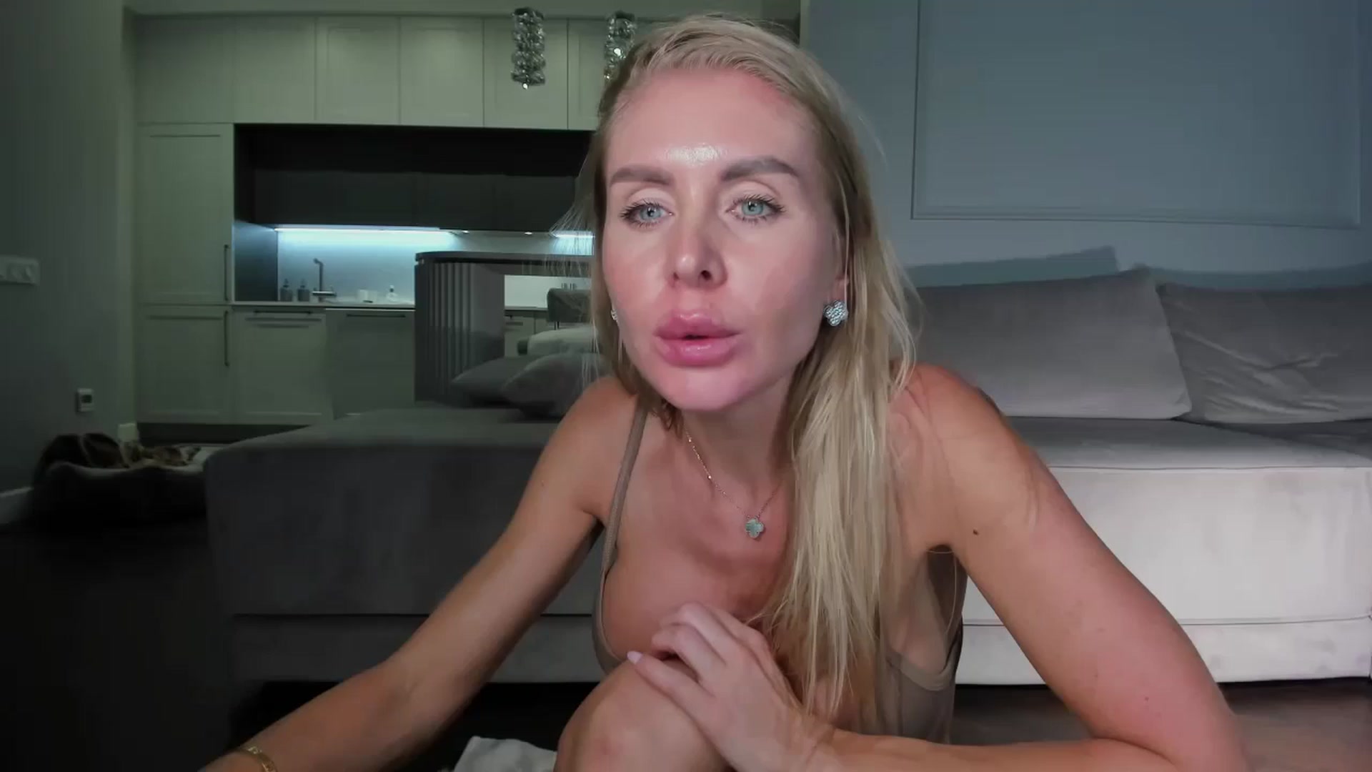 Gallery image thumbnail from Smart_Cat's myfreecams stream on, 09/04/2024, 01:44 image 16 of 20