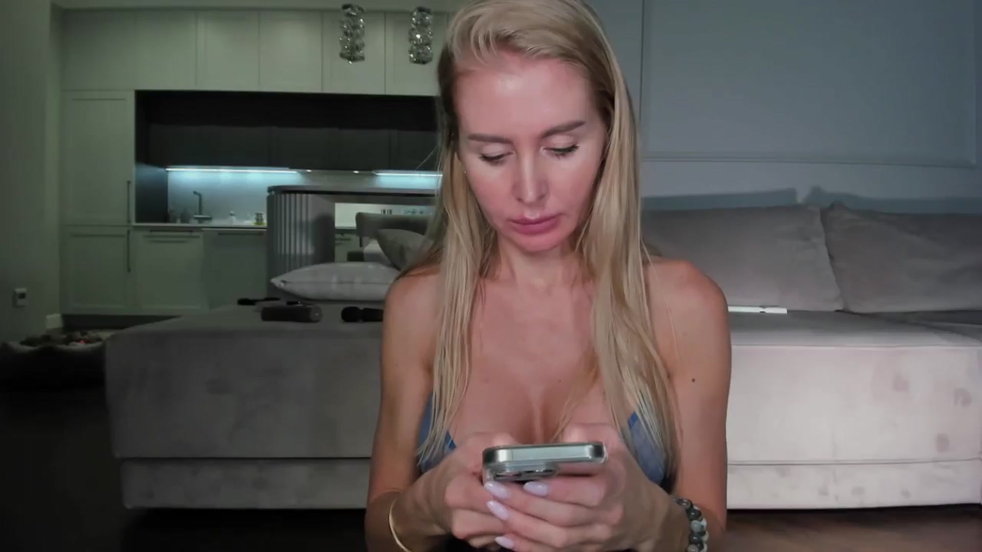Gallery image thumbnail from Smart_Cat's myfreecams stream on, 09/25/2024, 02:48 image 9 of 20