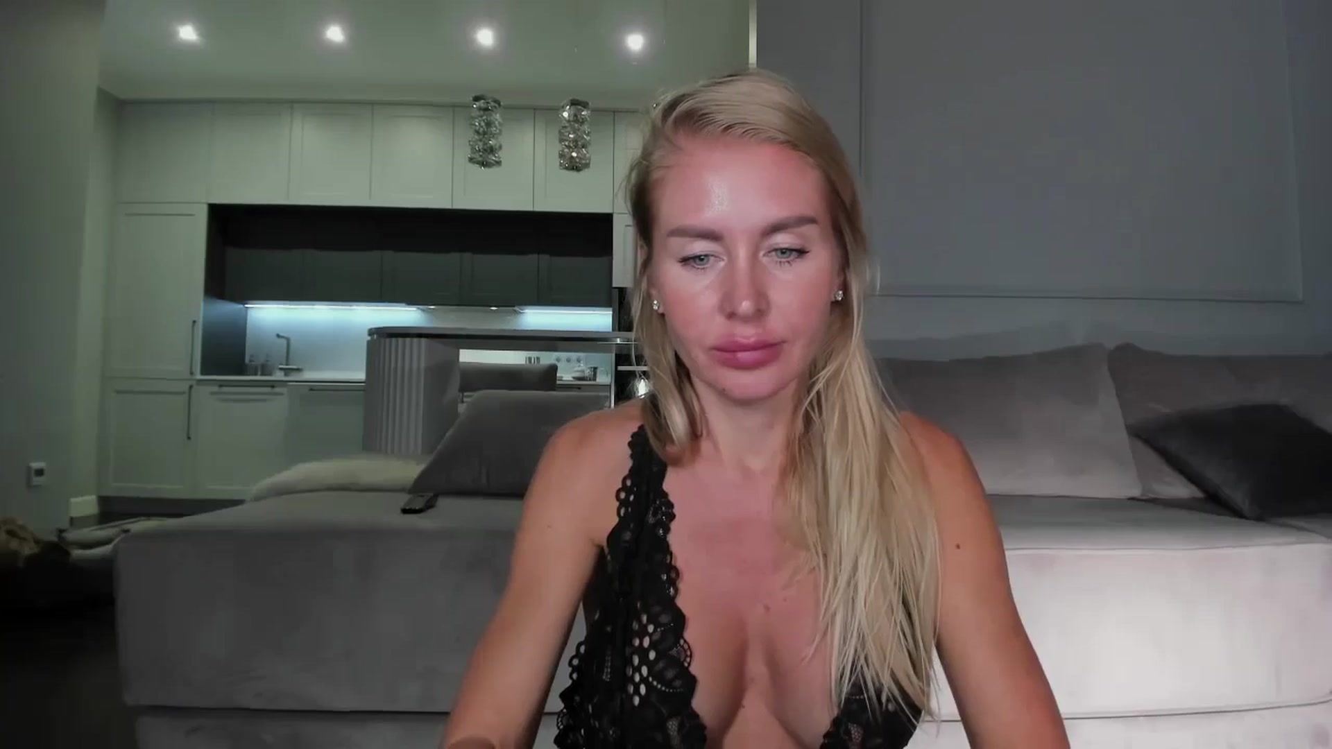 Gallery image thumbnail from Smart_Cat's myfreecams stream on, 10/23/2024, 02:33 image 12 of 20