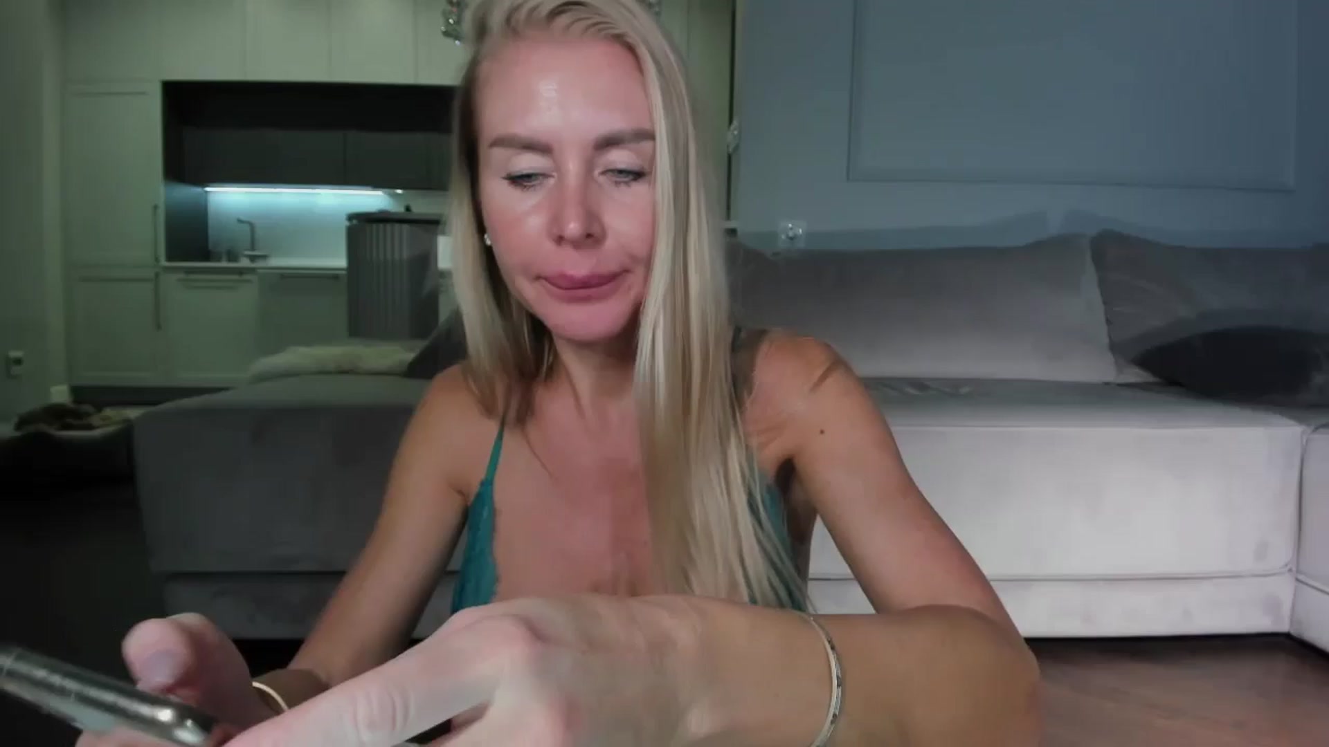Gallery image thumbnail from Smart_Cat's myfreecams stream on, 10/24/2024, 02:56 image 4 of 20