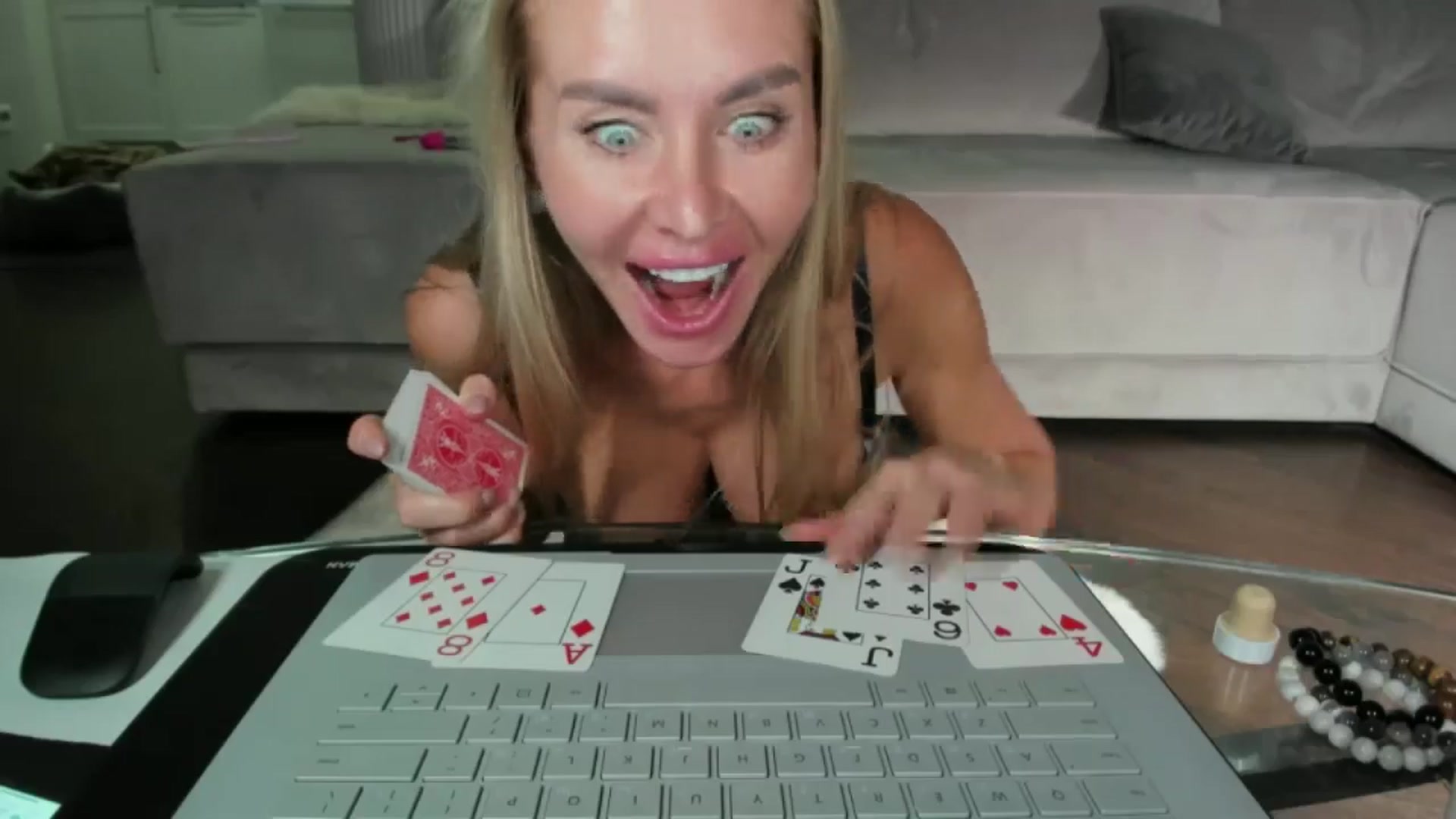 Gallery image thumbnail from Smart_Cat's myfreecams stream on, 10/28/2024, 02:59 image 8 of 20