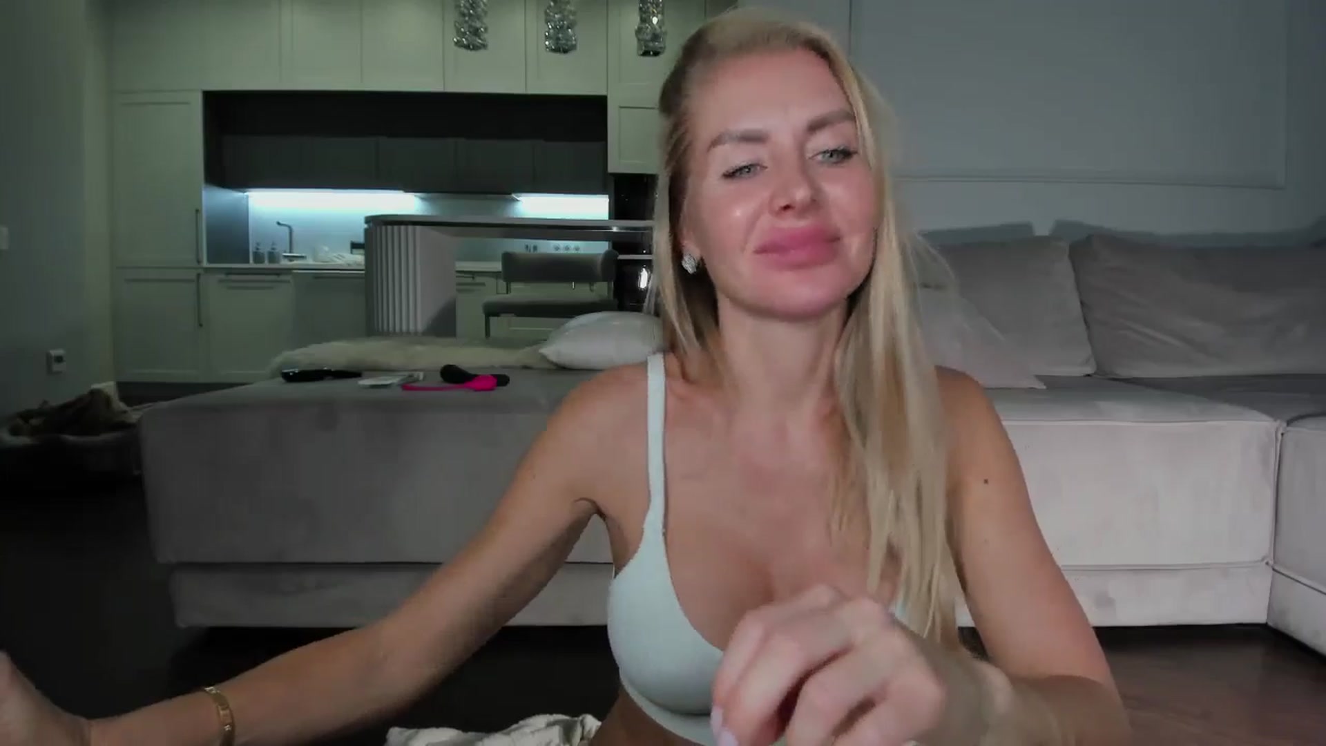 Gallery image thumbnail from Smart_Cat's myfreecams stream on, 11/11/2024, 02:41 image 14 of 20