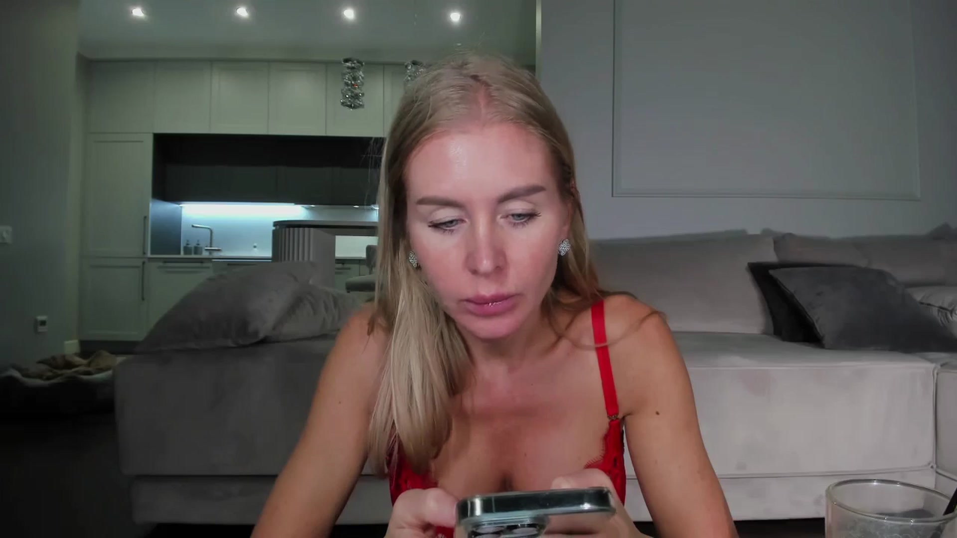 Gallery image thumbnail from Smart_Cat's myfreecams stream on, 11/14/2024, 03:13 image 13 of 20