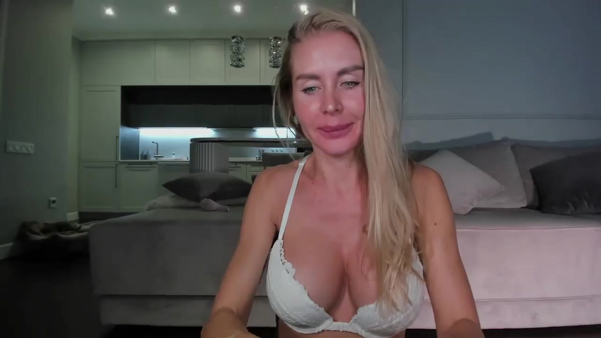 Gallery image thumbnail from Smart_Cat's myfreecams stream on, 11/15/2024, 02:33 image 16 of 20