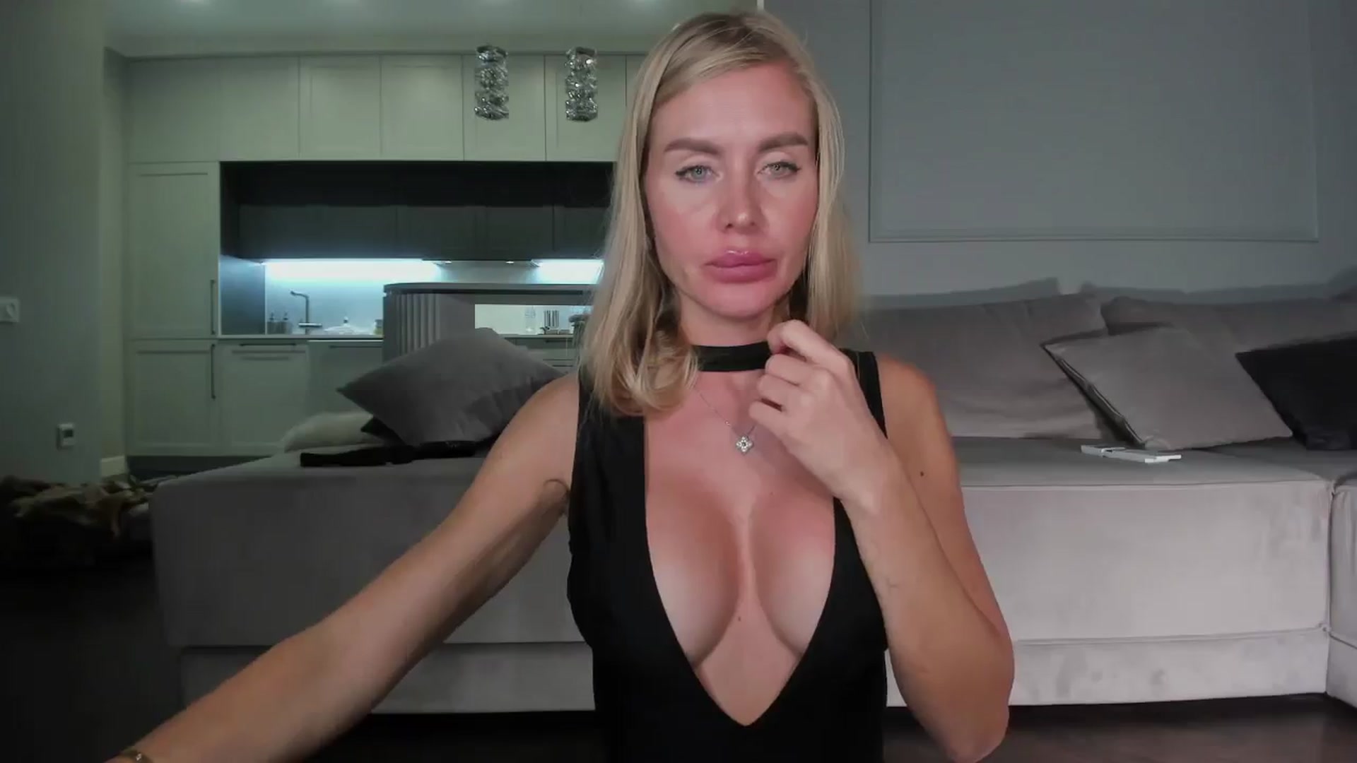 Gallery image thumbnail from Smart_Cat's myfreecams stream on, 11/16/2024, 03:15 image 14 of 20