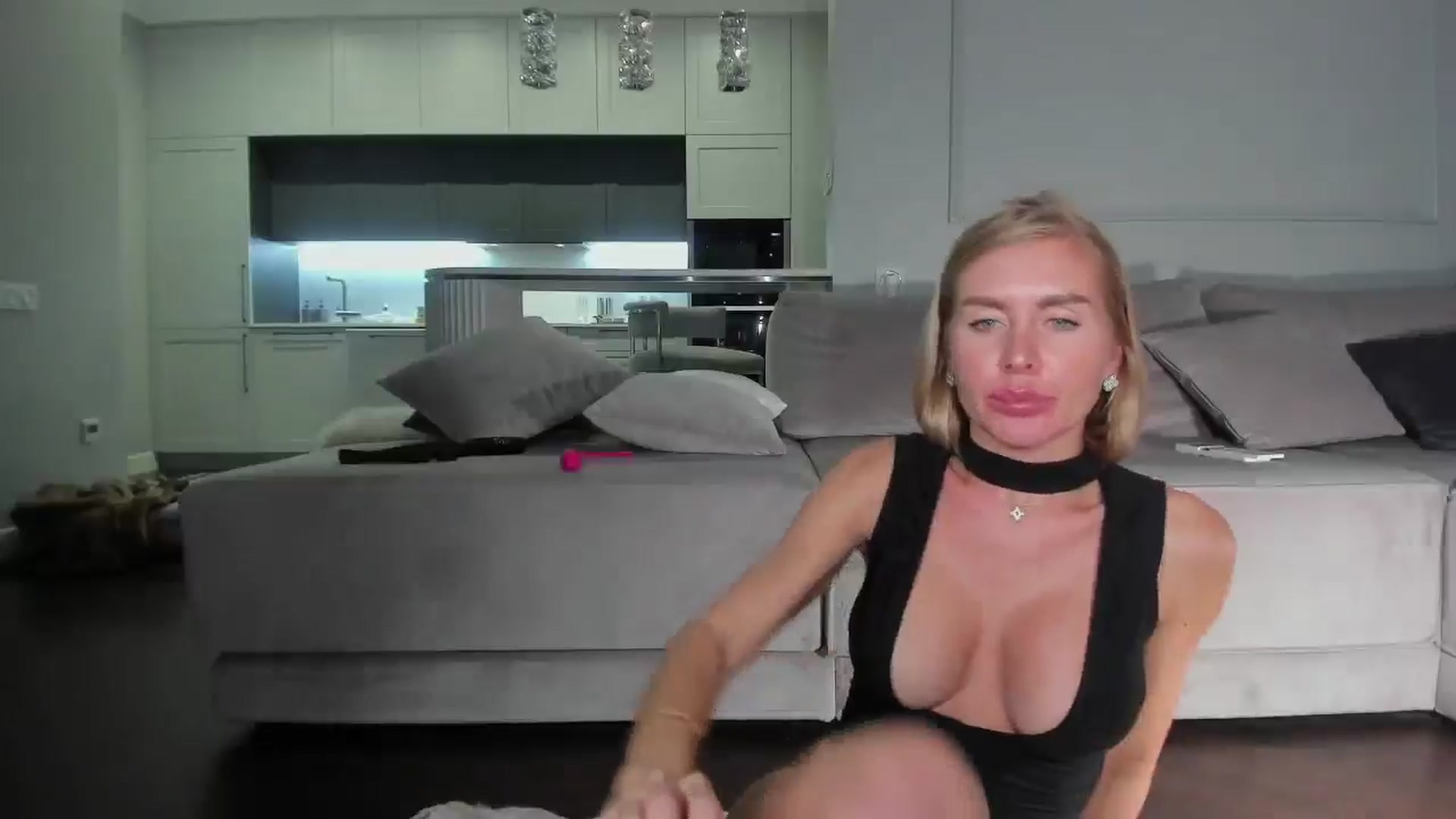 Gallery image thumbnail from Smart_Cat's myfreecams stream on, 11/16/2024, 03:15 image 19 of 20