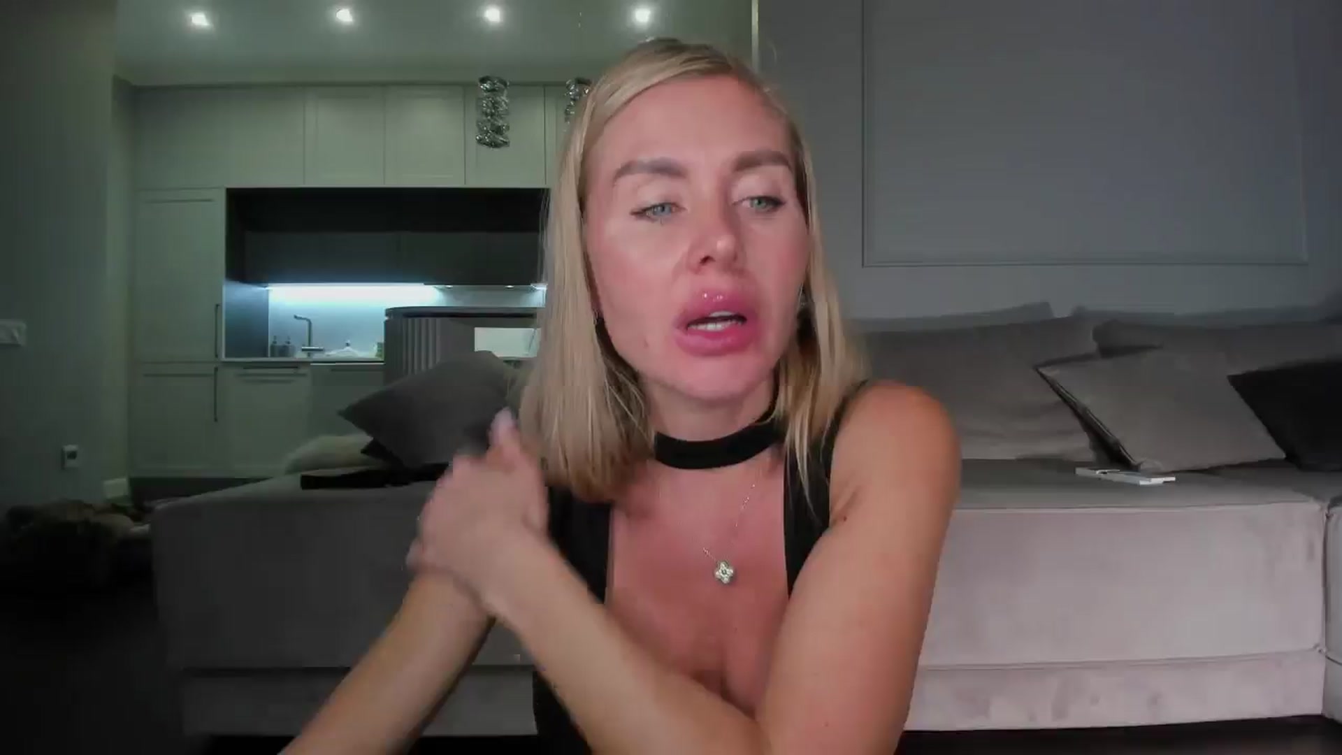 Gallery image thumbnail from Smart_Cat's myfreecams stream on, 11/16/2024, 03:15 image 9 of 20