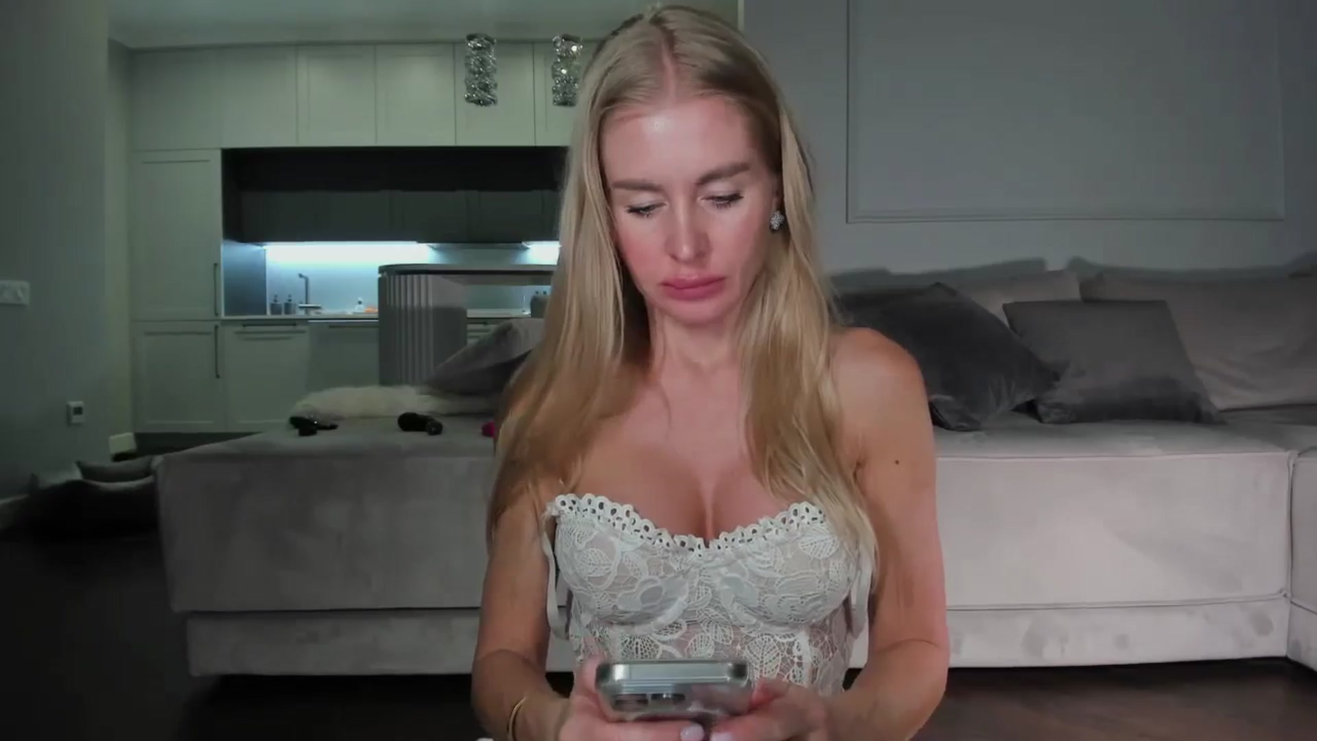 Gallery image thumbnail from Smart_Cat's myfreecams stream on, 11/20/2024, 03:42 image 10 of 20