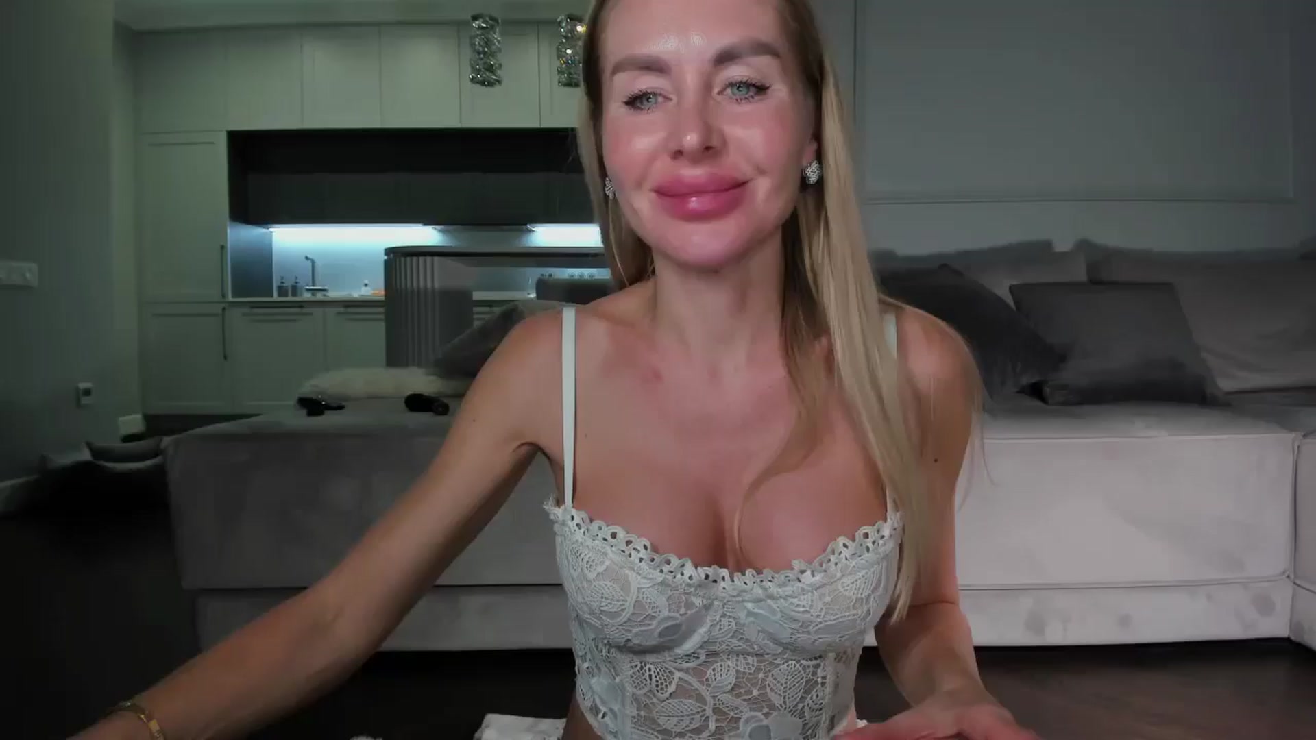 Gallery image thumbnail from Smart_Cat's myfreecams stream on, 11/20/2024, 03:42 image 4 of 20